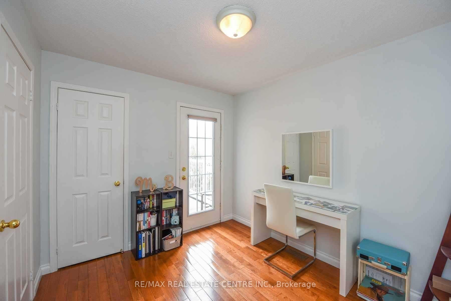 Photo 18 of 764 Avocado Crescent, Mississauga, Meadowvale Village — HOMEH