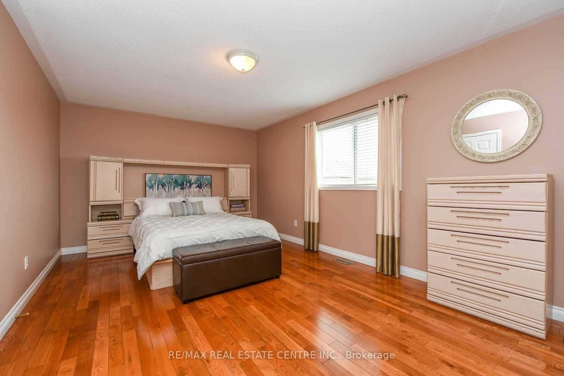 Photo 19 of 764 Avocado Crescent, Mississauga, Meadowvale Village — HOMEH