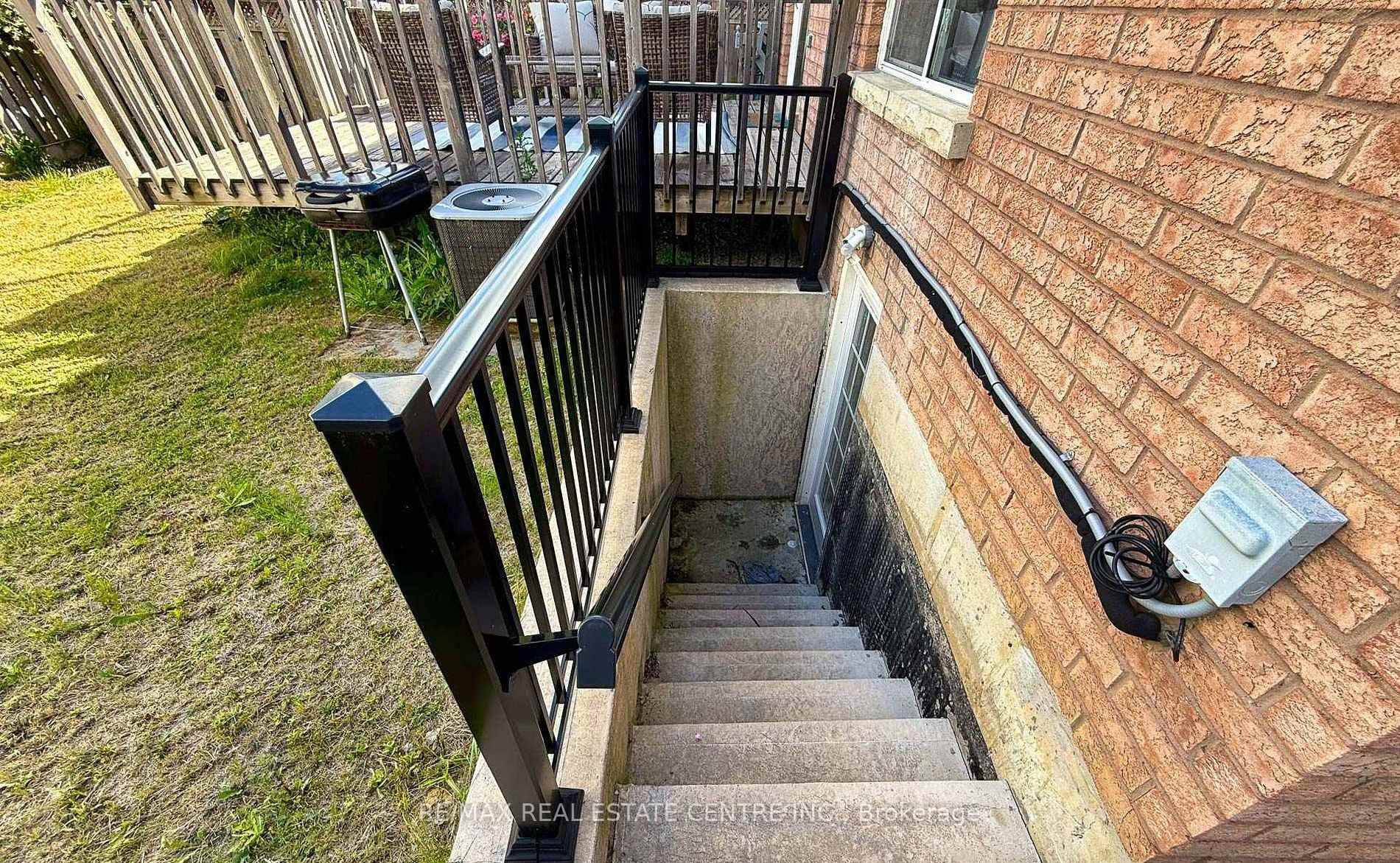 Photo 28 of 764 Avocado Crescent, Mississauga, Meadowvale Village — HOMEH