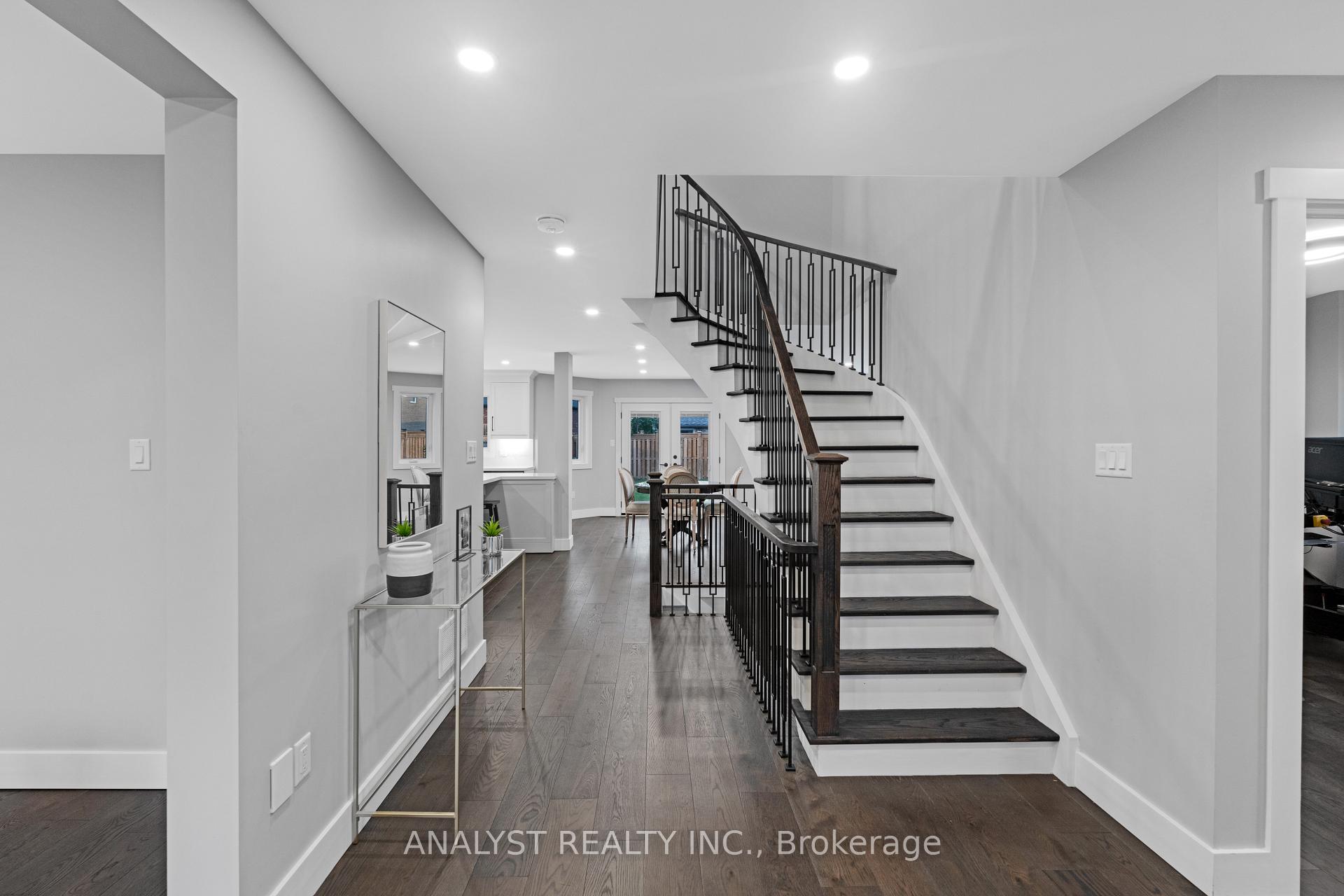 Photo 3 of 65 Sun King Crescent, Barrie, Innis-Shore — HOMEH