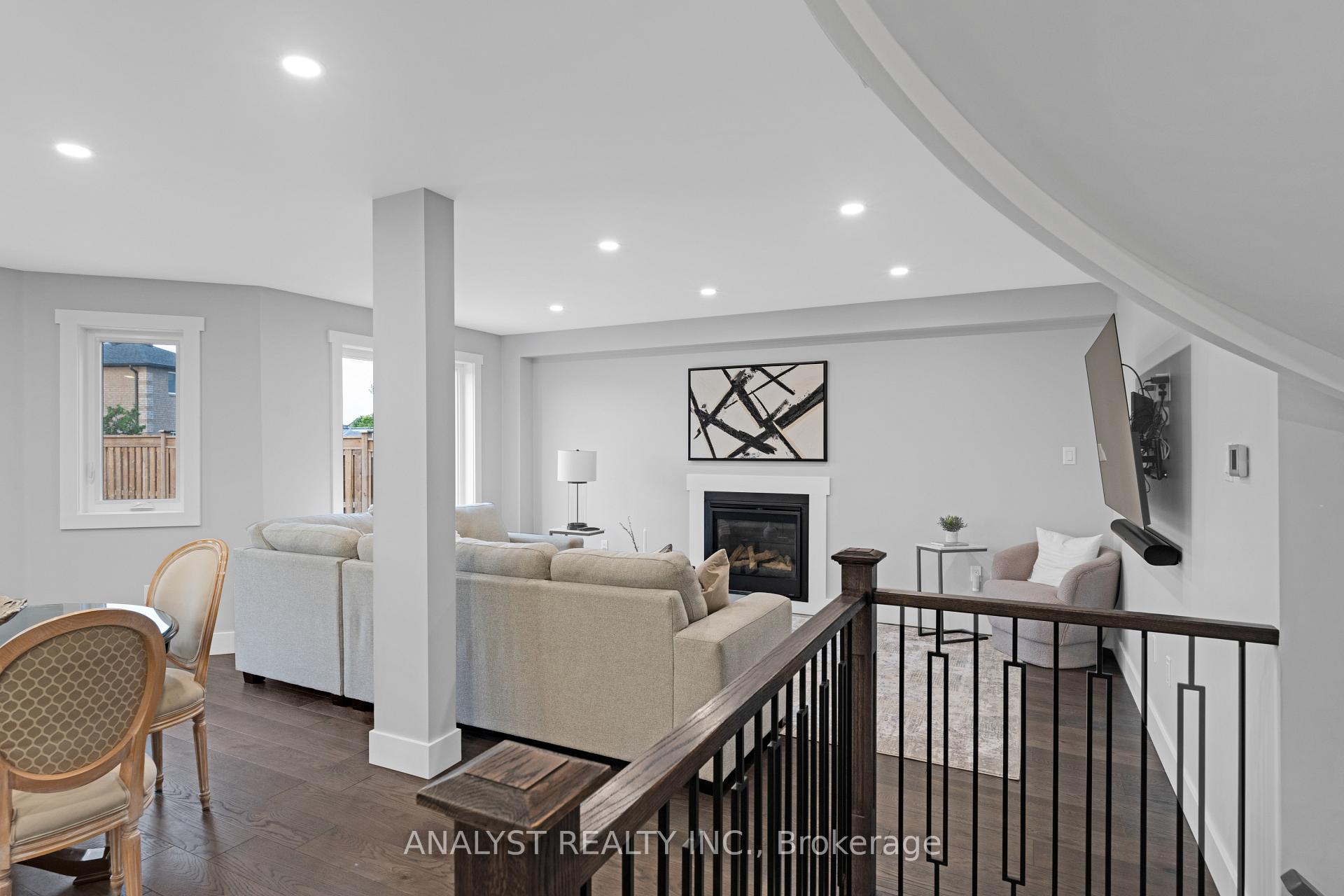 Photo 4 of 65 Sun King Crescent, Barrie, Innis-Shore — HOMEH