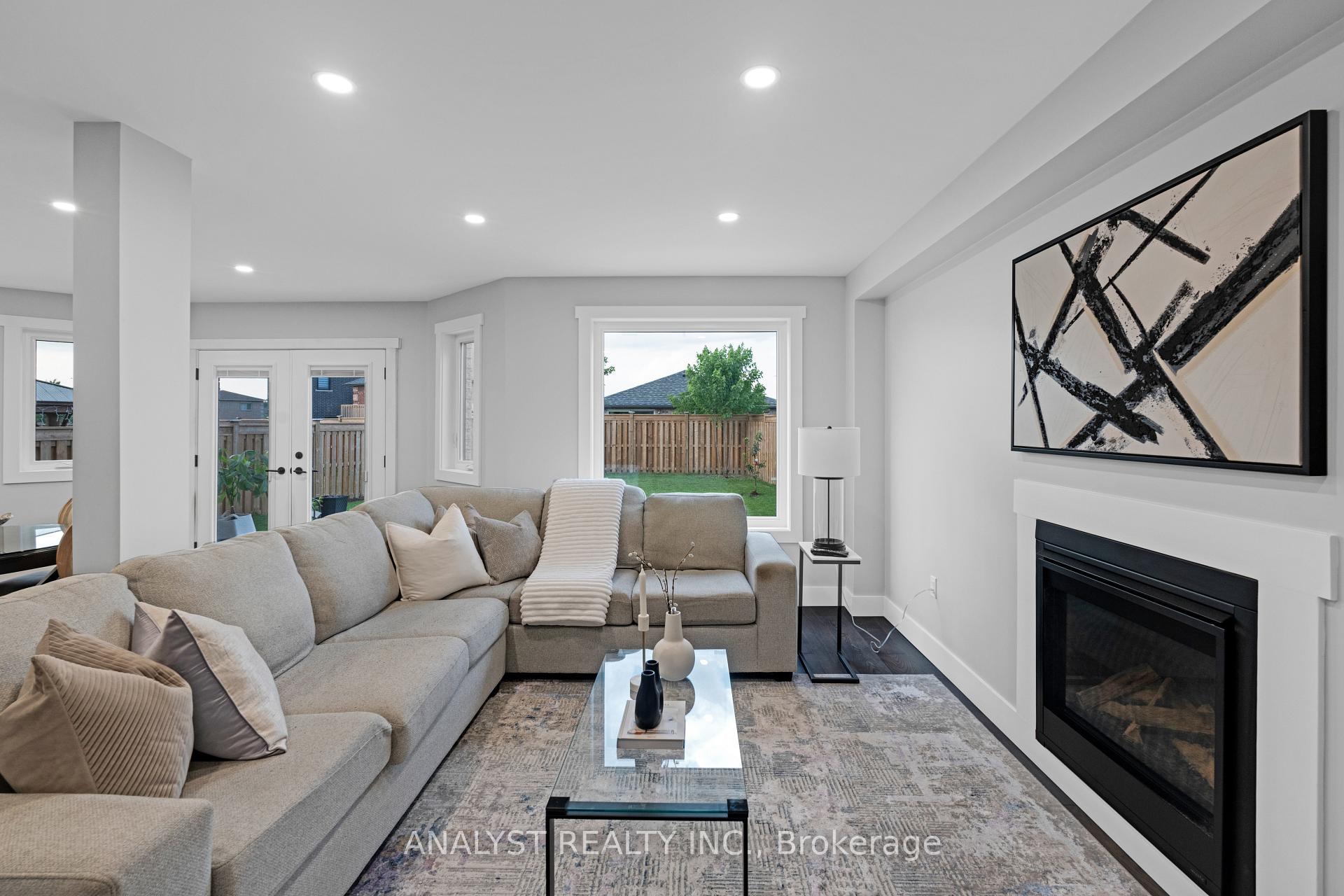 Photo 6 of 65 Sun King Crescent, Barrie, Innis-Shore — HOMEH