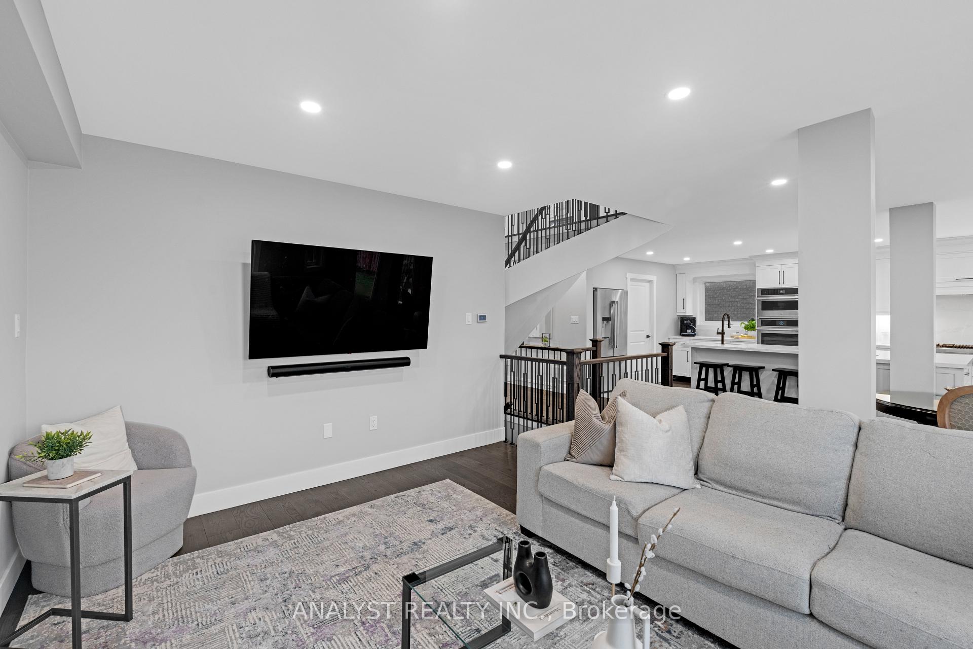 Photo 7 of 65 Sun King Crescent, Barrie, Innis-Shore — HOMEH