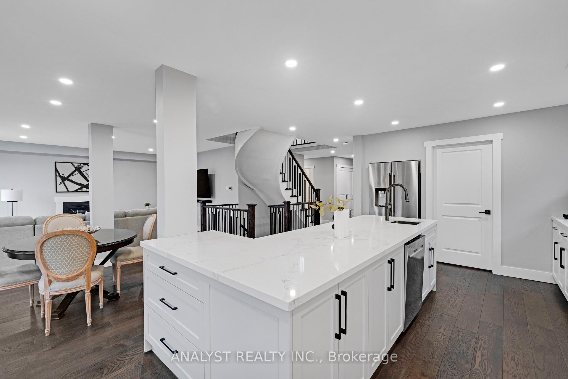 Photo 12 of 65 Sun King Crescent, Barrie, Innis-Shore — HOMEH