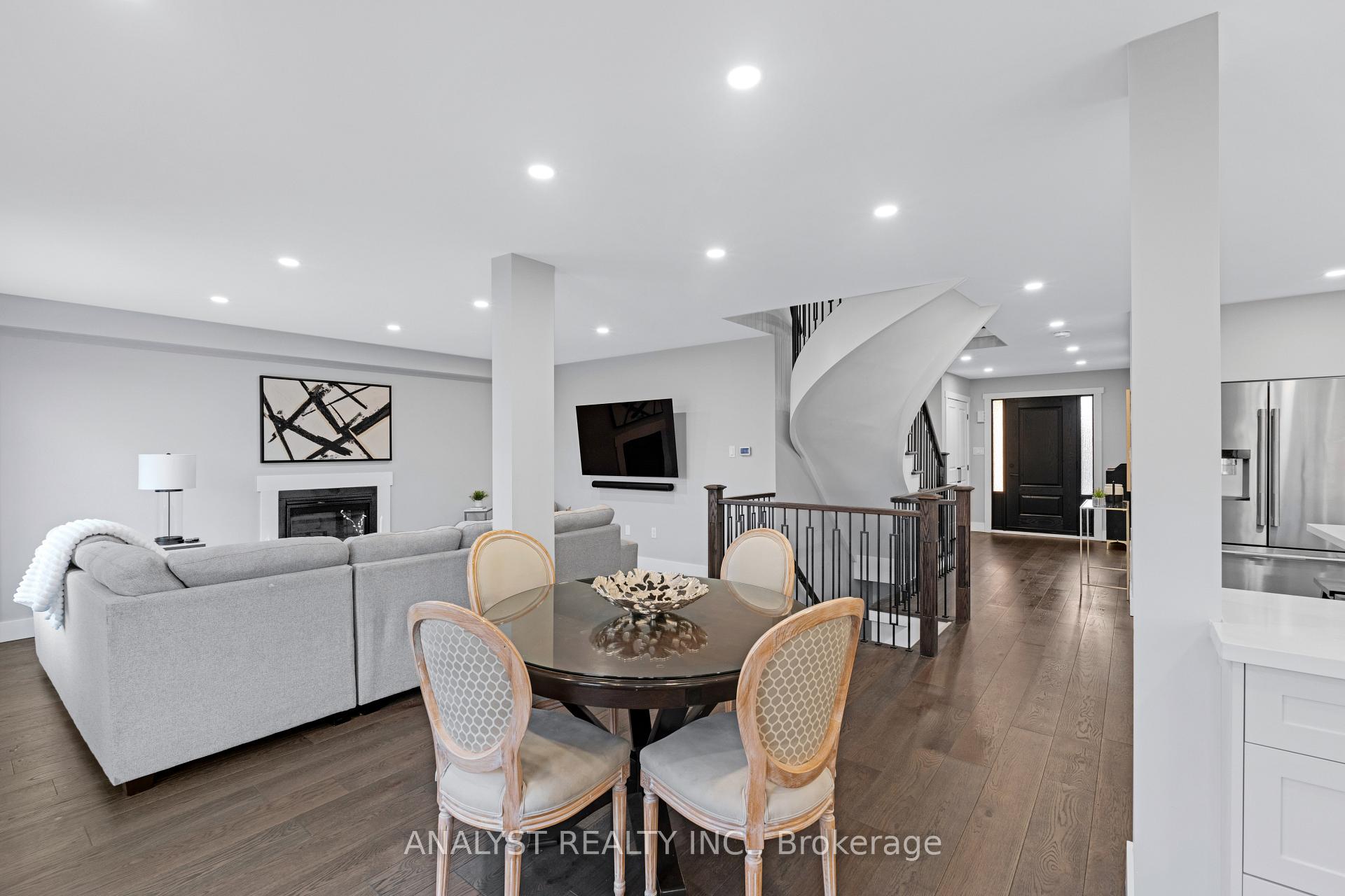 Photo 13 of 65 Sun King Crescent, Barrie, Innis-Shore — HOMEH