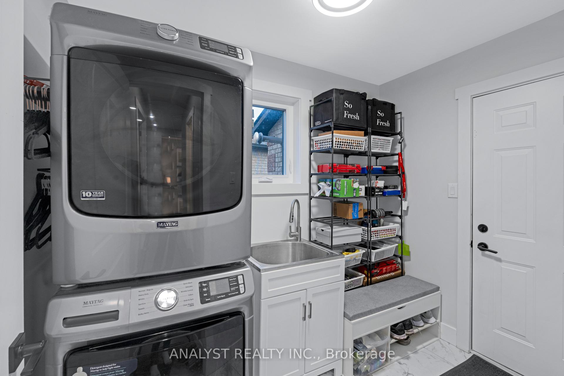 Photo 18 of 65 Sun King Crescent, Barrie, Innis-Shore — HOMEH