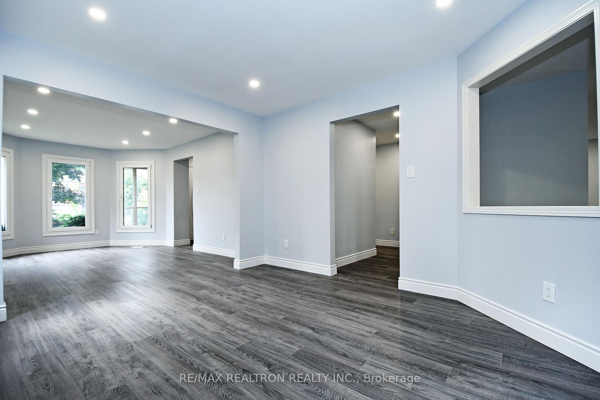 Photo 7 of 89 Browning Trail, Barrie, Letitia Heights — HOMEH