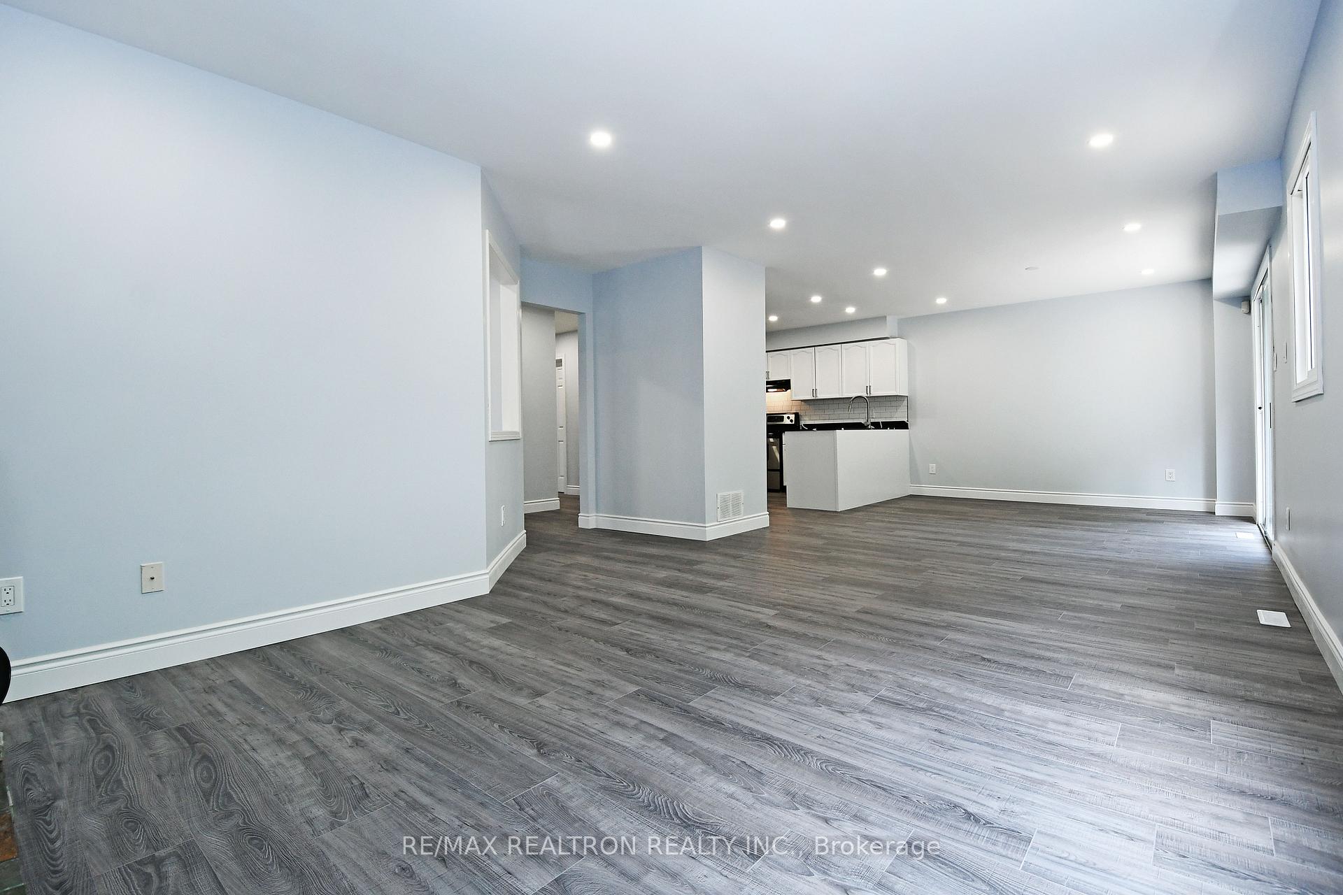 Photo 8 of 89 Browning Trail, Barrie, Letitia Heights — HOMEH