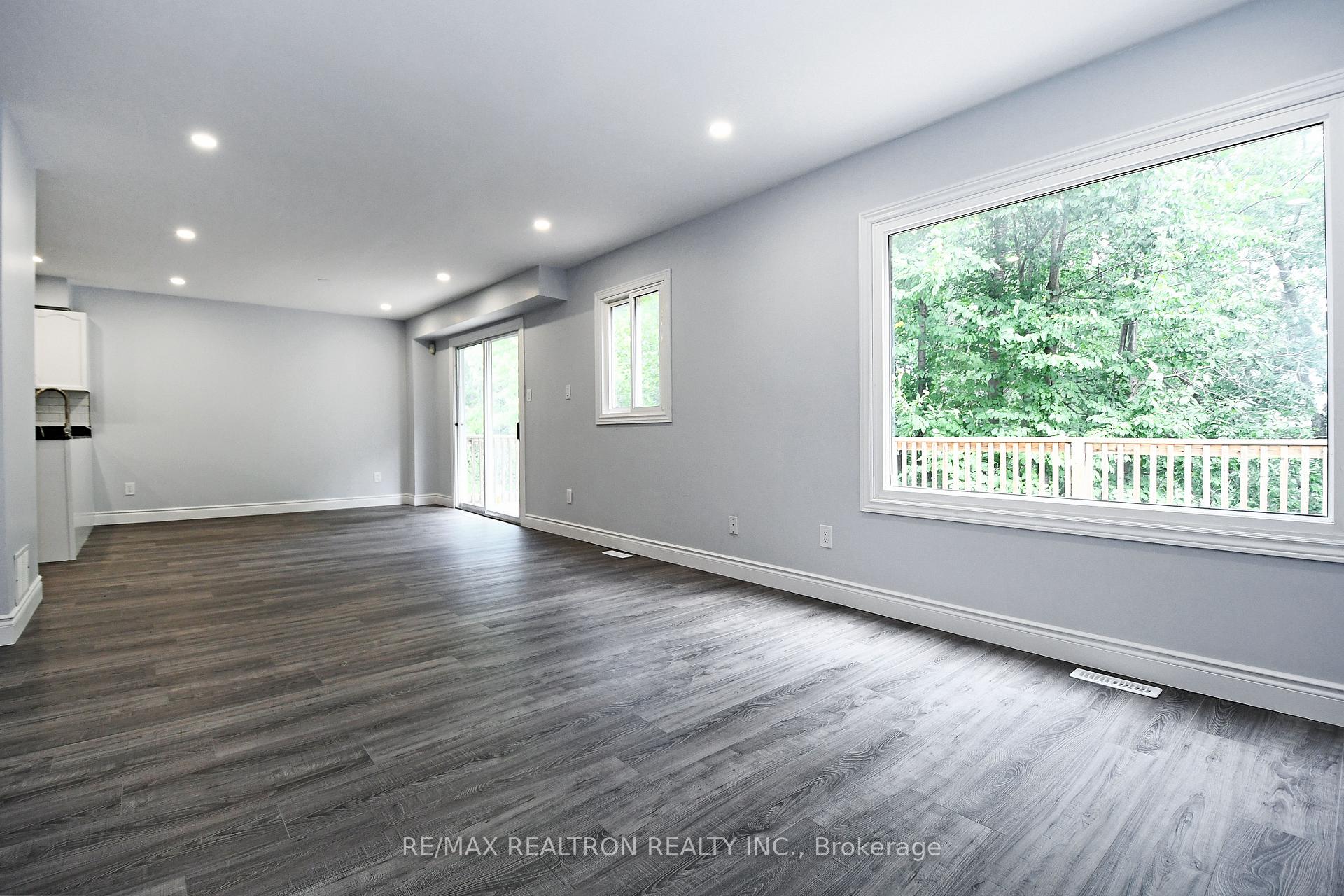 Photo 9 of 89 Browning Trail, Barrie, Letitia Heights — HOMEH