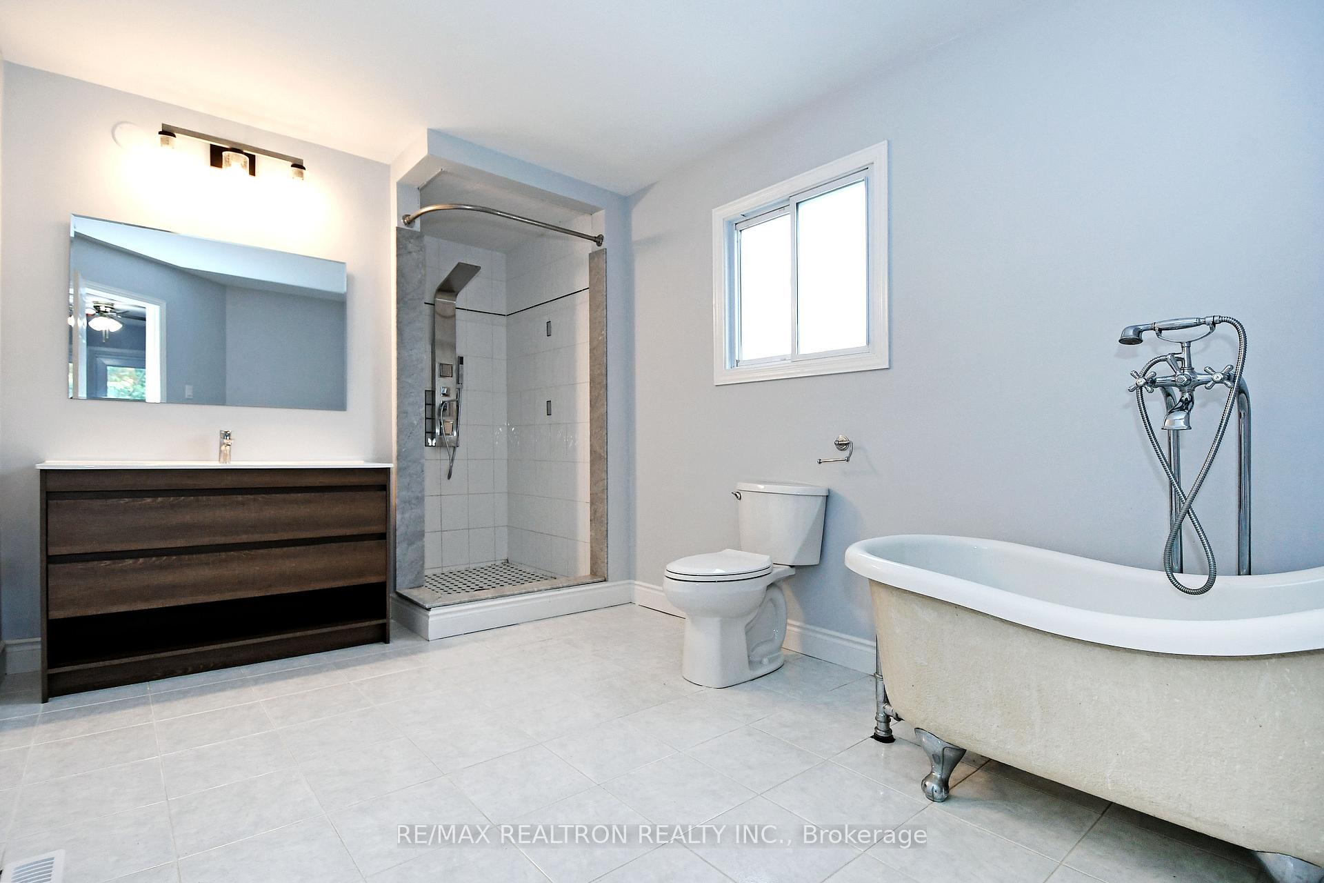 Photo 22 of 89 Browning Trail, Barrie, Letitia Heights — HOMEH