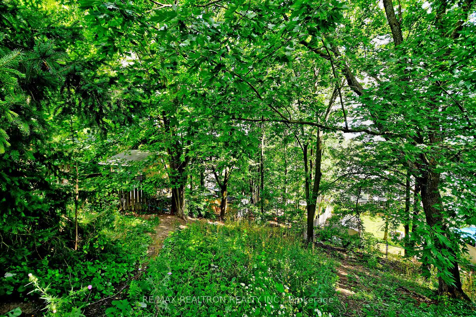 Photo 33 of 89 Browning Trail, Barrie, Letitia Heights — HOMEH