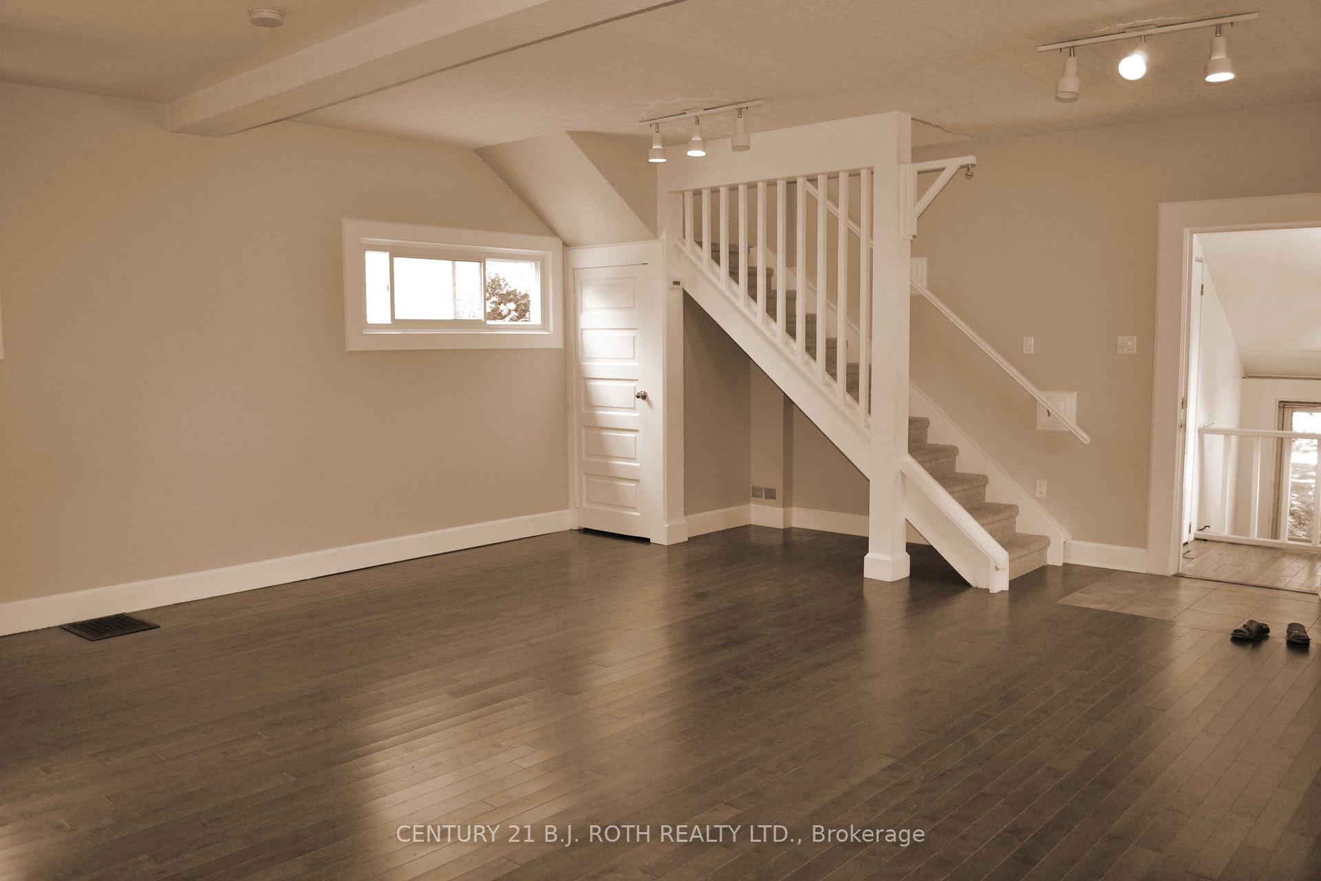 Photo 10 of 52 Holgate Street, Barrie, Allandale — HOMEH