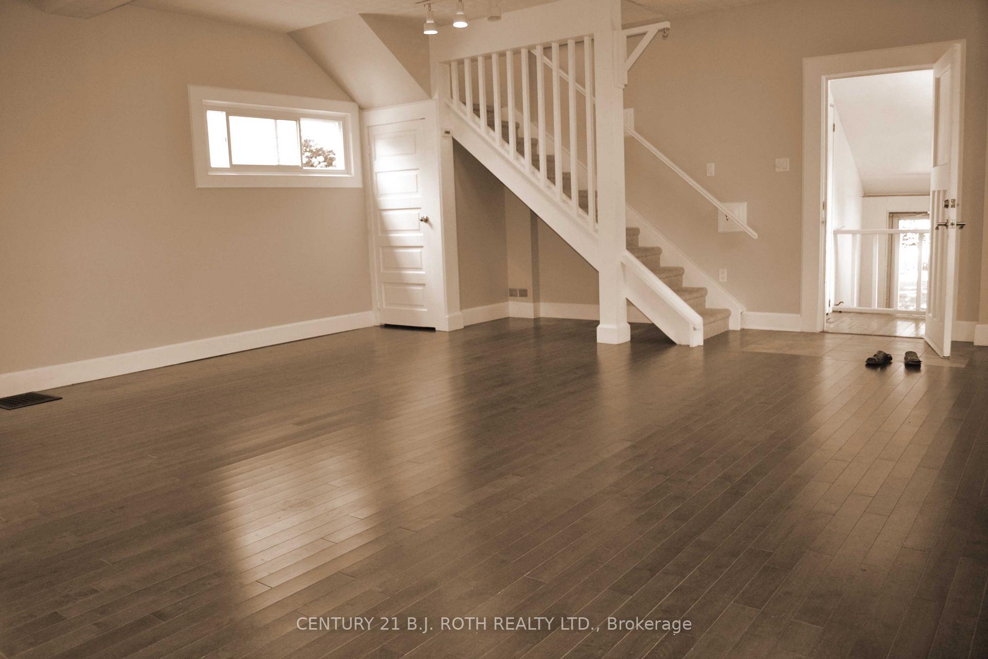 Photo 11 of 52 Holgate Street, Barrie, Allandale — HOMEH