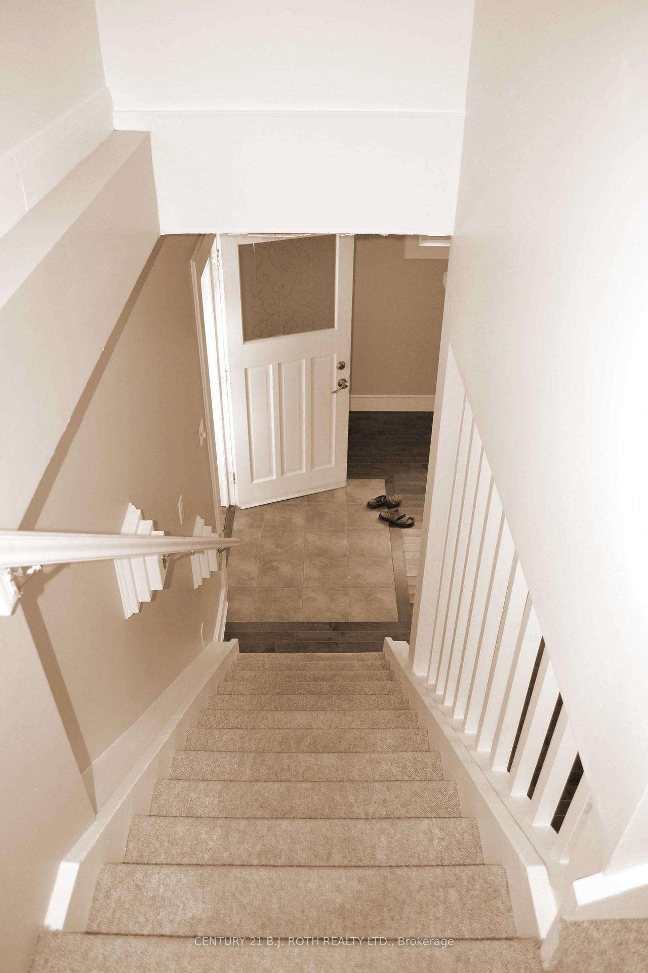 Photo 12 of 52 Holgate Street, Barrie, Allandale — HOMEH