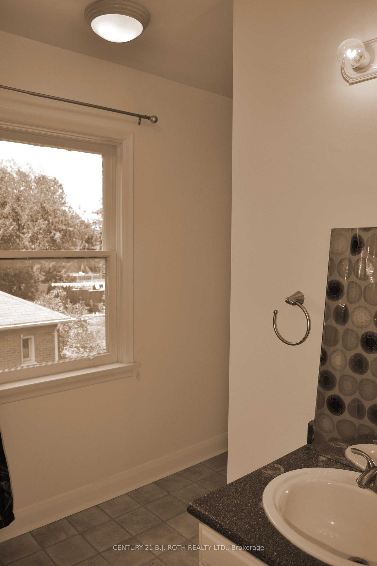 Photo 13 of 52 Holgate Street, Barrie, Allandale — HOMEH