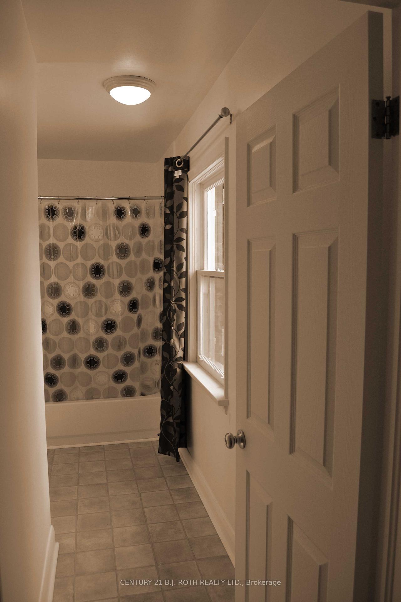 Photo 15 of 52 Holgate Street, Barrie, Allandale — HOMEH
