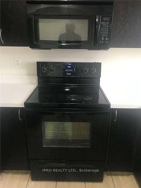 Photo 12 of Unit 8, 2563 Sixth Line, Oakville, River Oaks — HOMEH