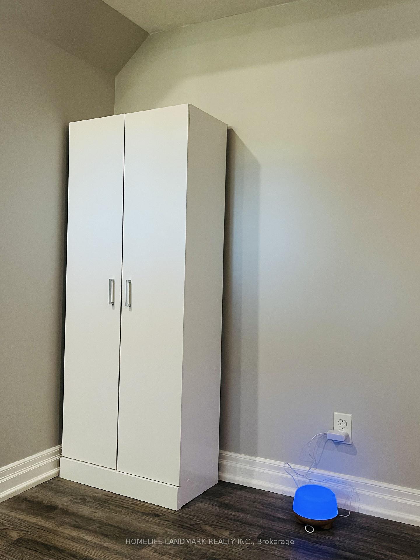 Photo 5 of 111 Otter Crescent, Oakville, College Park — HOMEH