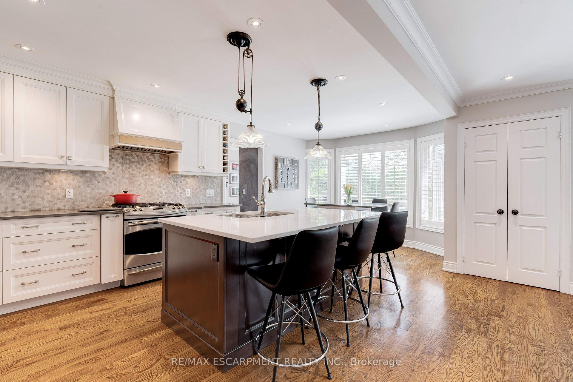 Photo 7 of 4302 Shoreacres Place, Burlington, Shoreacres — HOMEH