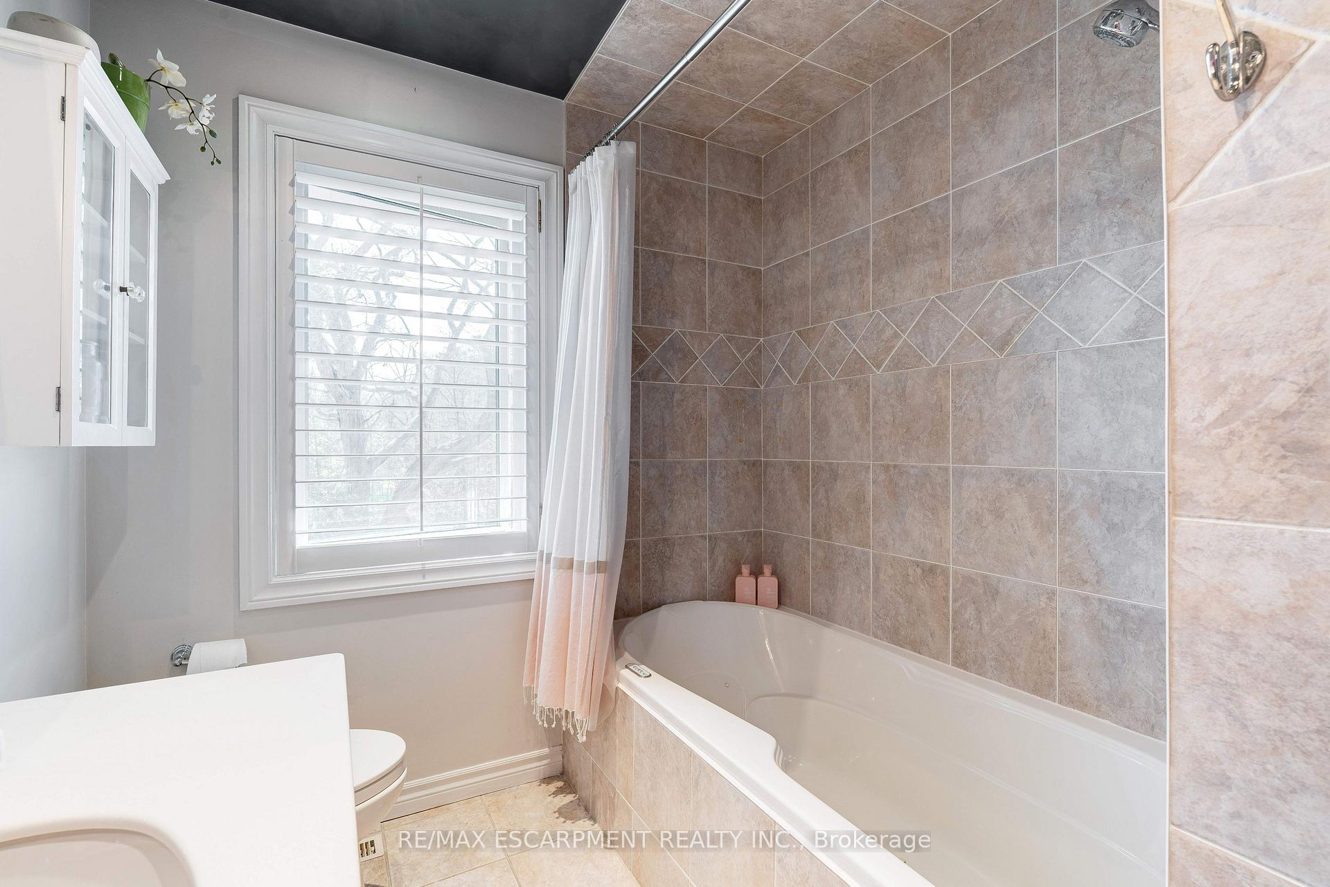 Photo 23 of 4302 Shoreacres Place, Burlington, Shoreacres — HOMEH