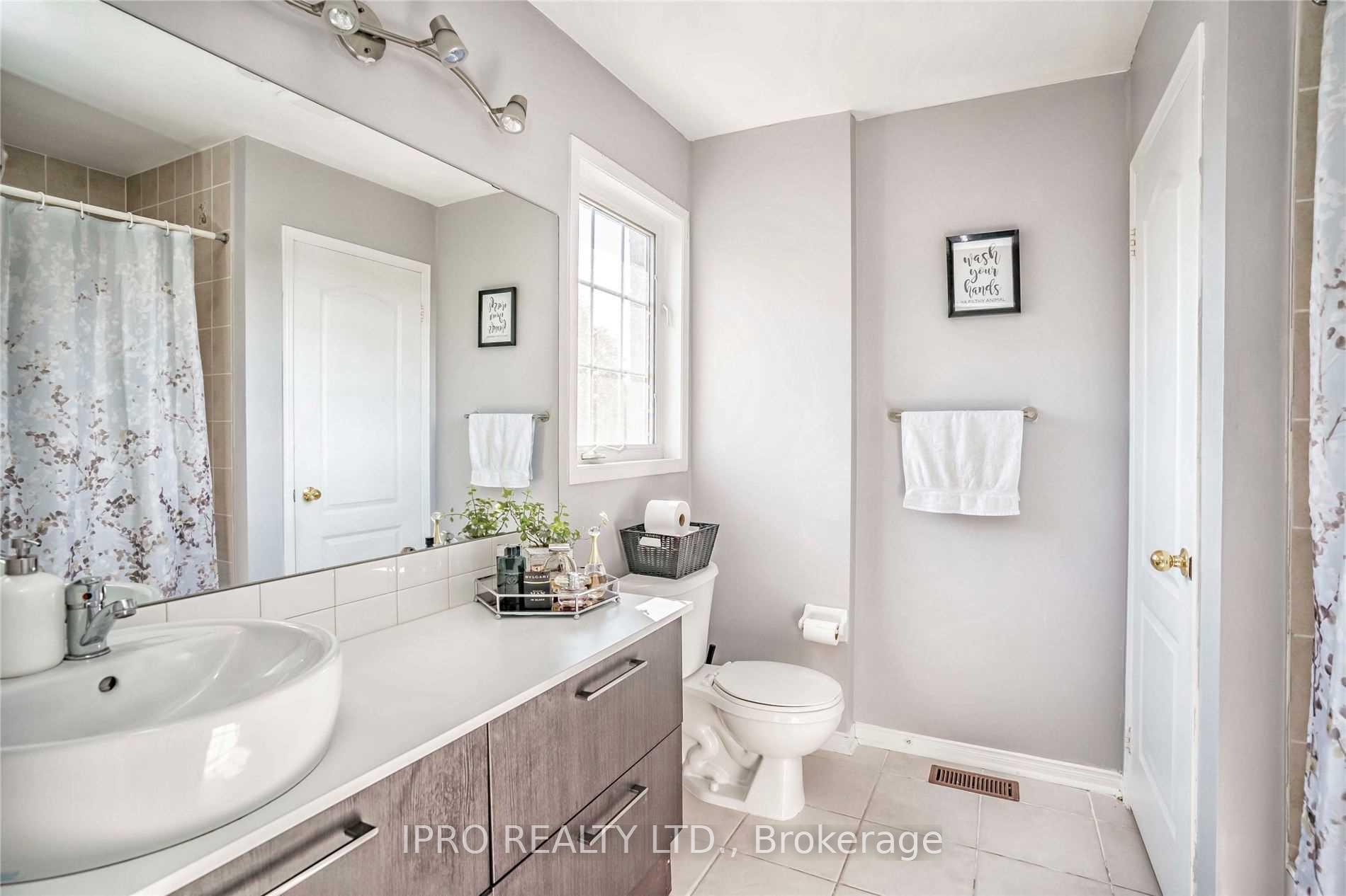 Photo 4 of 48 Rivermere Court, Brampton, Fletcher's Meadow — HOMEH