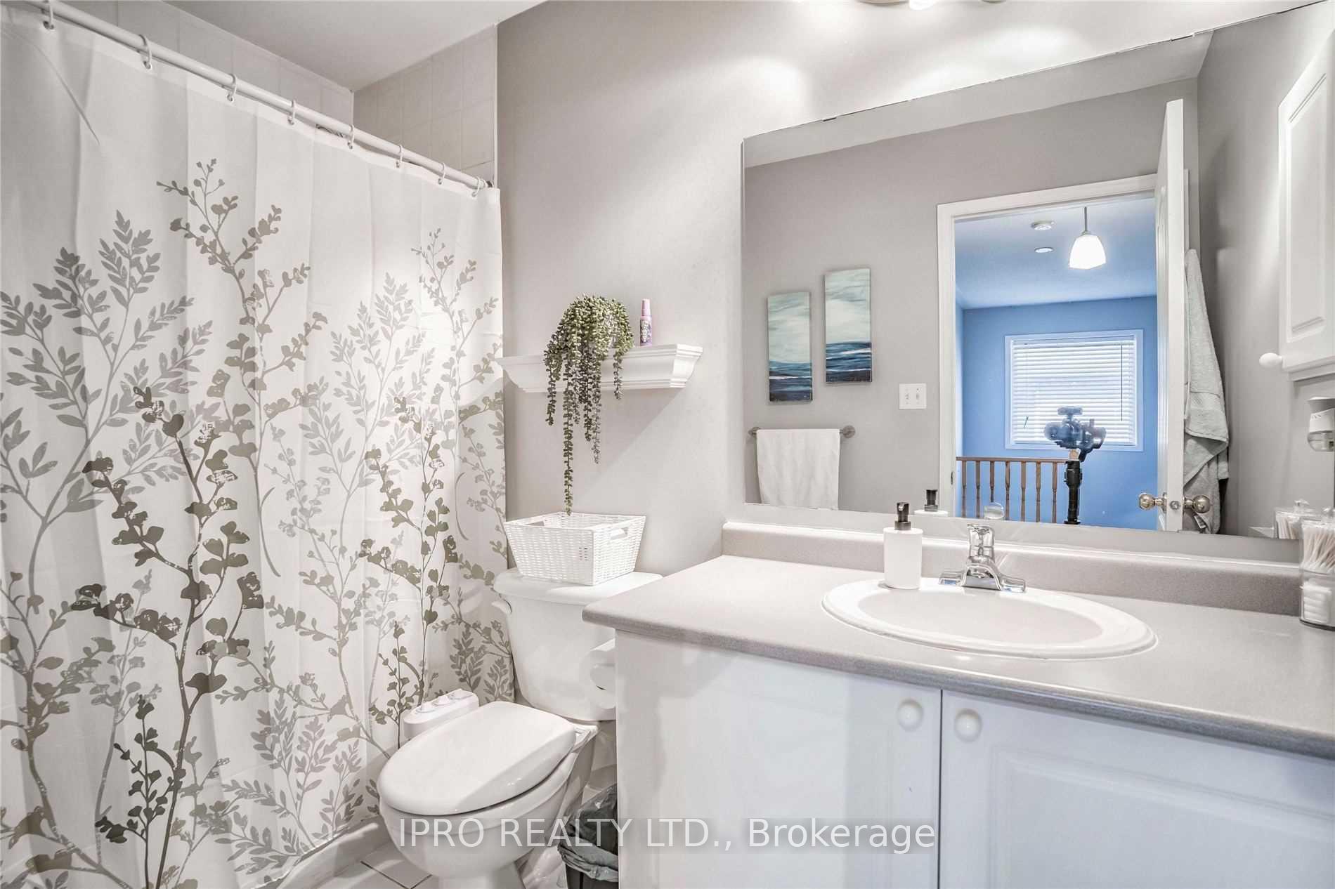 Photo 5 of 48 Rivermere Court, Brampton, Fletcher's Meadow — HOMEH