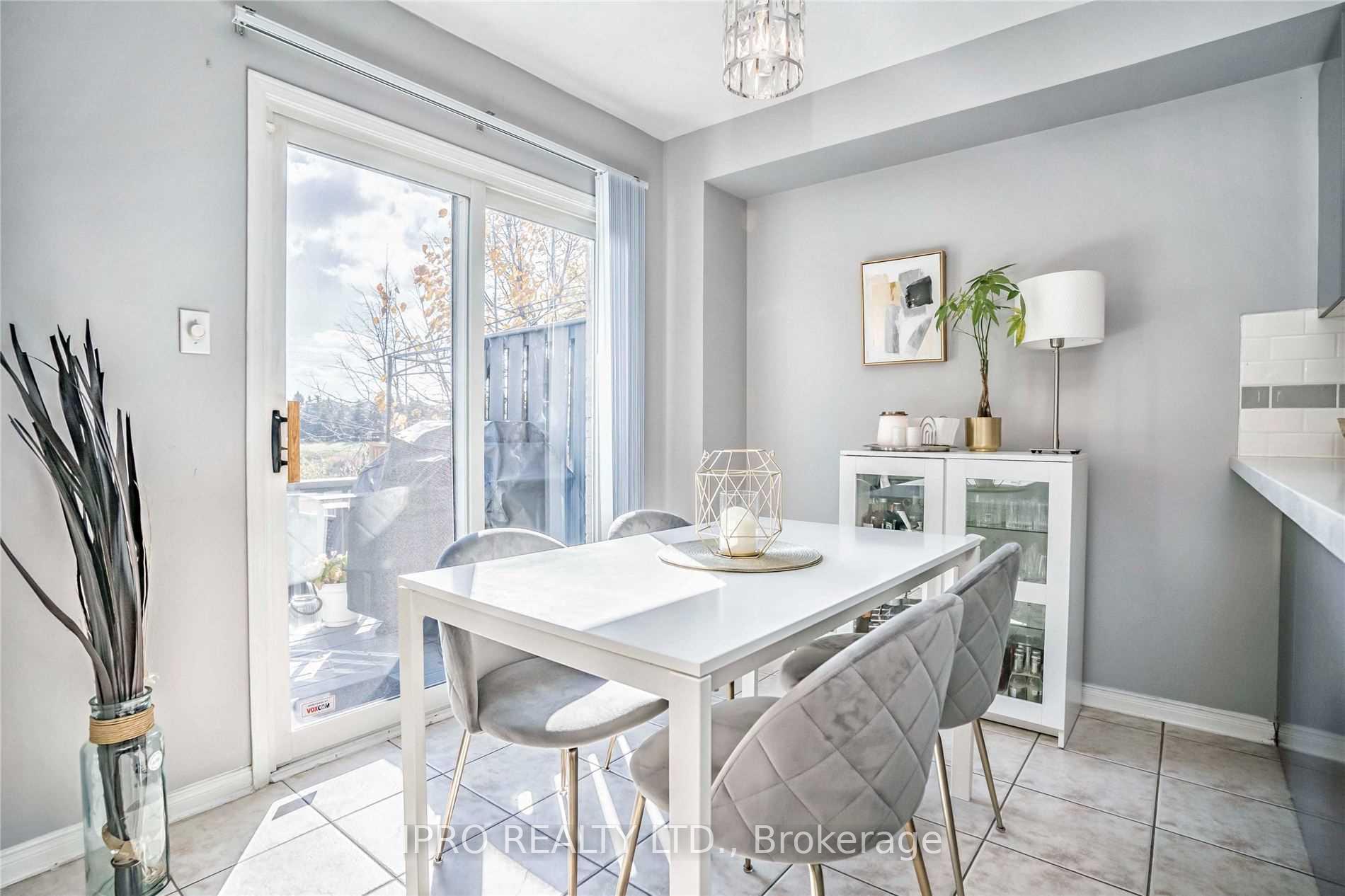 Photo 9 of 48 Rivermere Court, Brampton, Fletcher's Meadow — HOMEH