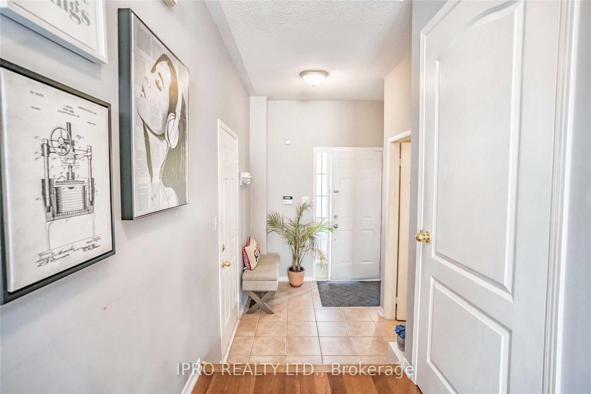Photo 10 of 48 Rivermere Court, Brampton, Fletcher's Meadow — HOMEH