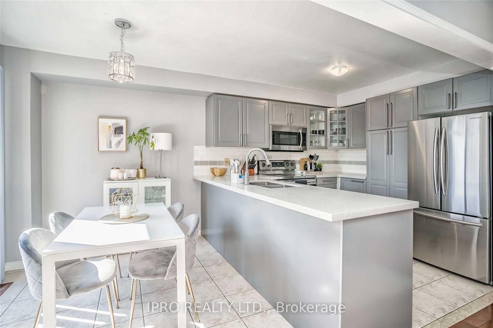 Photo 11 of 48 Rivermere Court, Brampton, Fletcher's Meadow — HOMEH