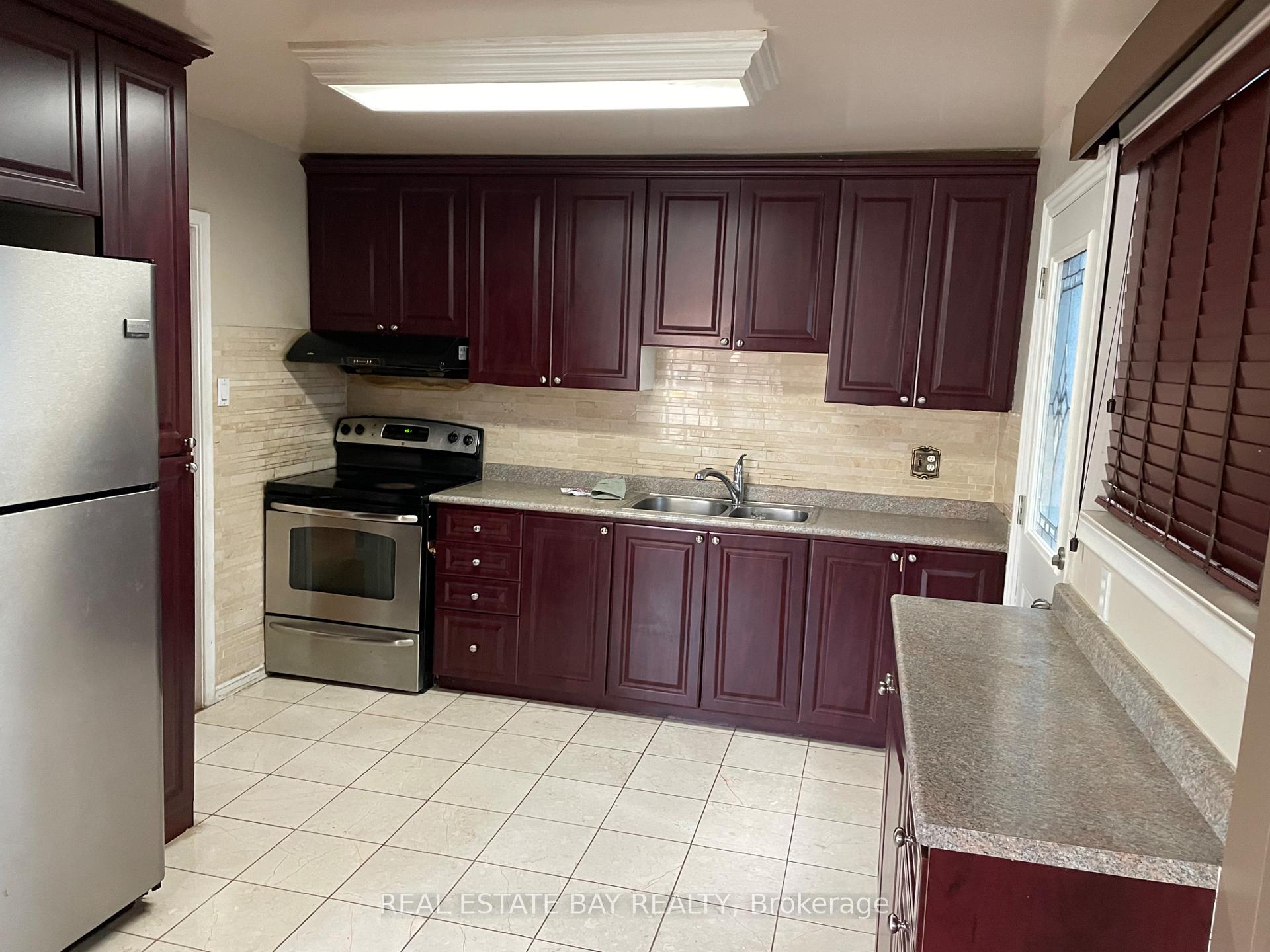 Photo 2 of 96 Taysham Crescent, Etobicoke, Thistletown-Beaumonde Heights — HOMEH