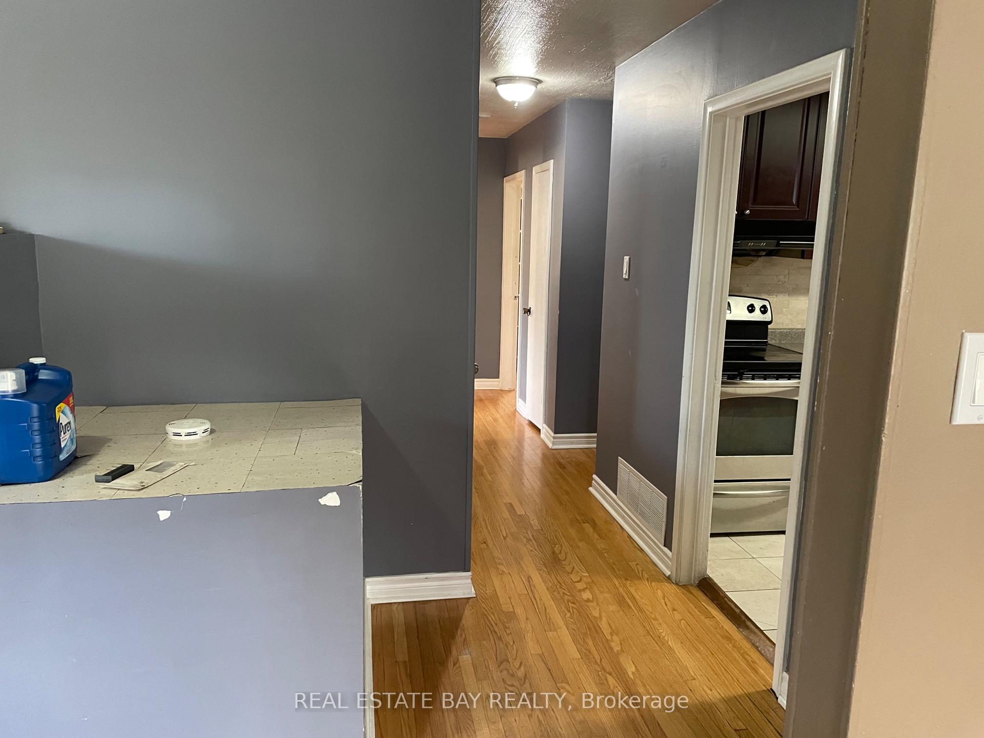 Photo 3 of 96 Taysham Crescent, Etobicoke, Thistletown-Beaumonde Heights — HOMEH