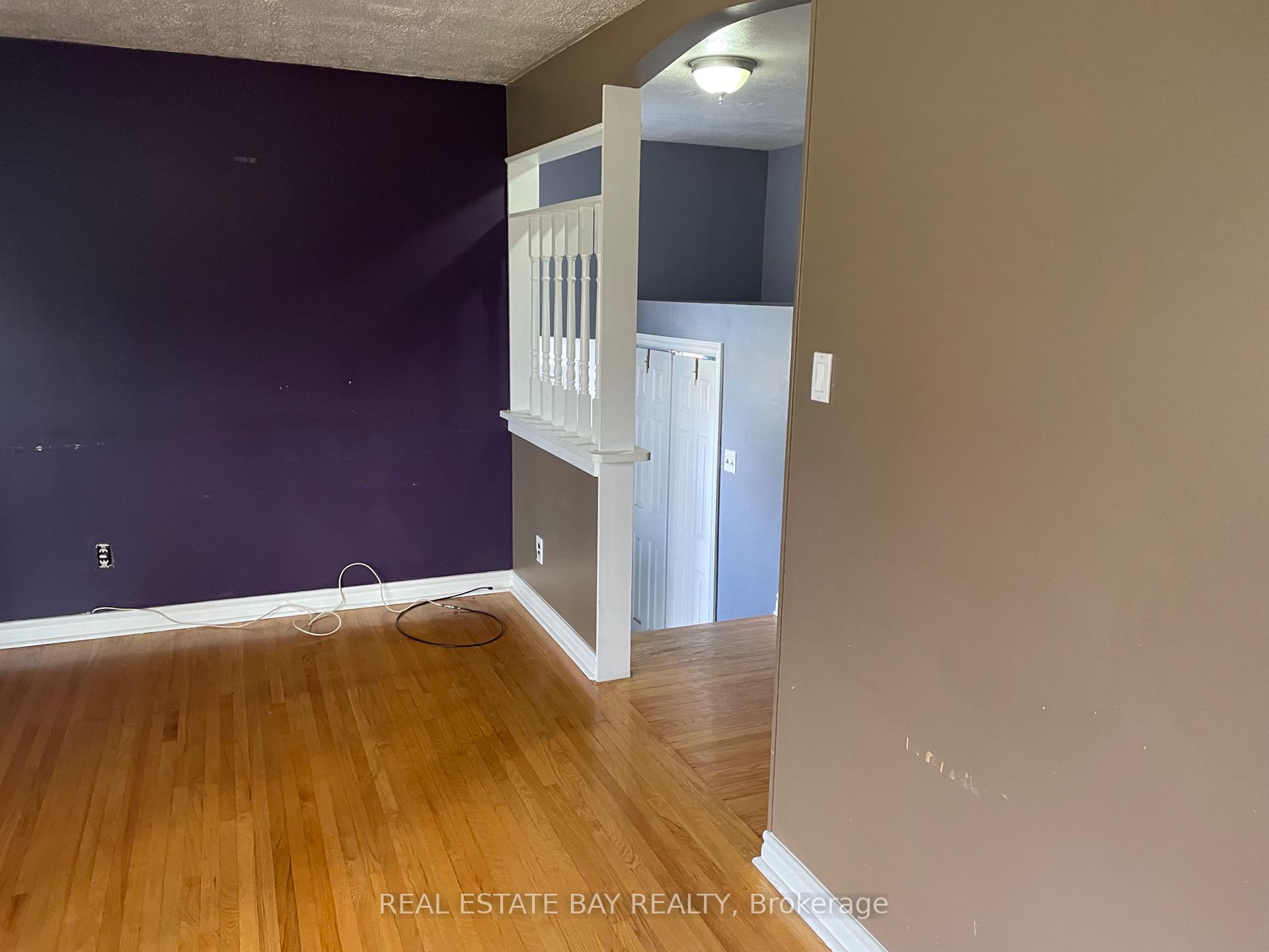 Photo 4 of 96 Taysham Crescent, Etobicoke, Thistletown-Beaumonde Heights — HOMEH