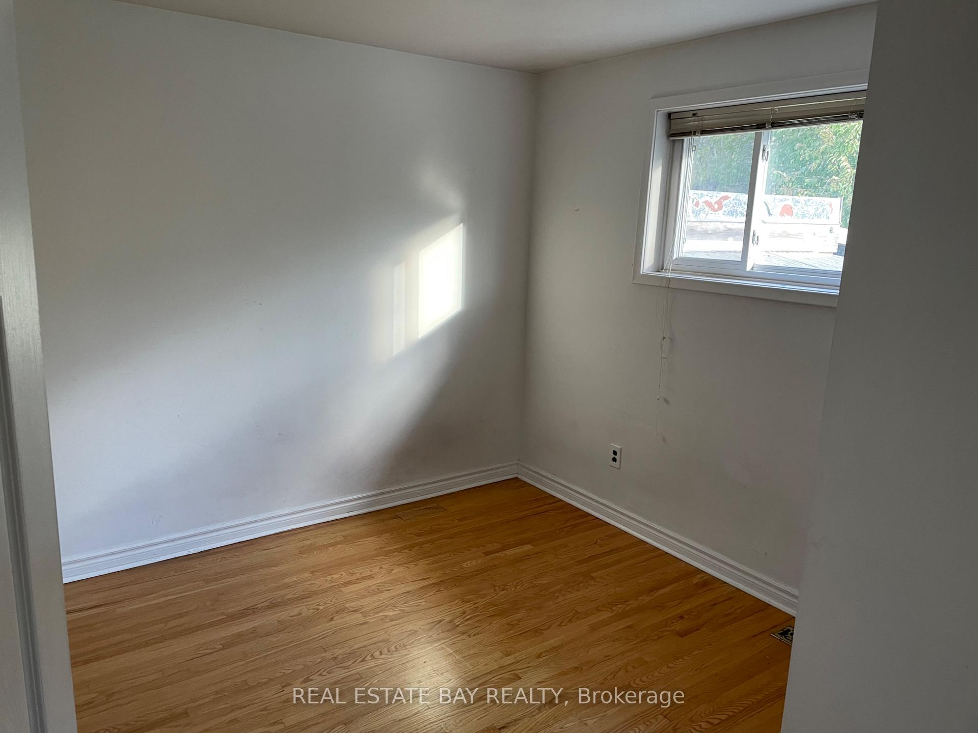 Photo 5 of 96 Taysham Crescent, Etobicoke, Thistletown-Beaumonde Heights — HOMEH
