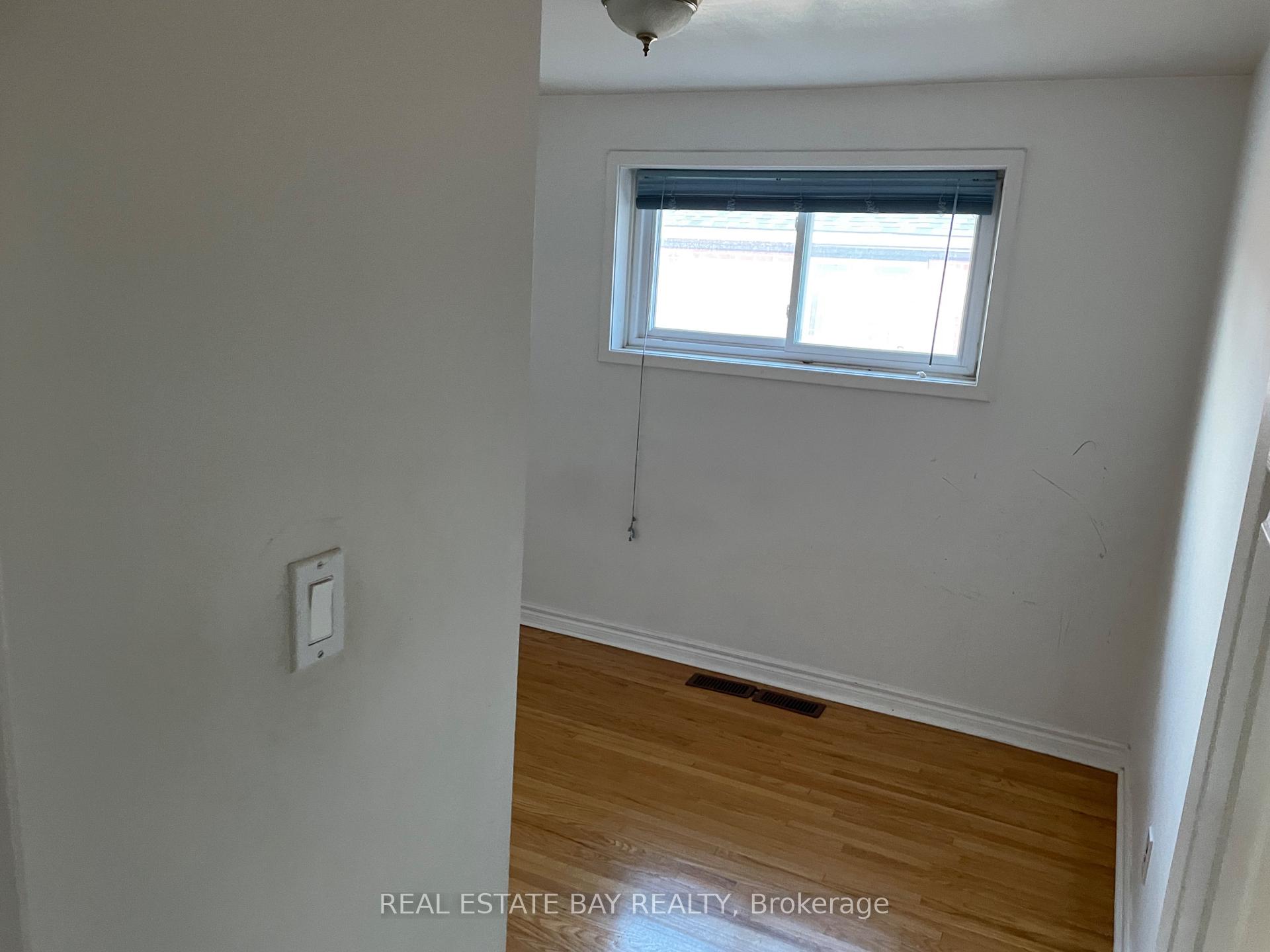 Photo 6 of 96 Taysham Crescent, Etobicoke, Thistletown-Beaumonde Heights — HOMEH