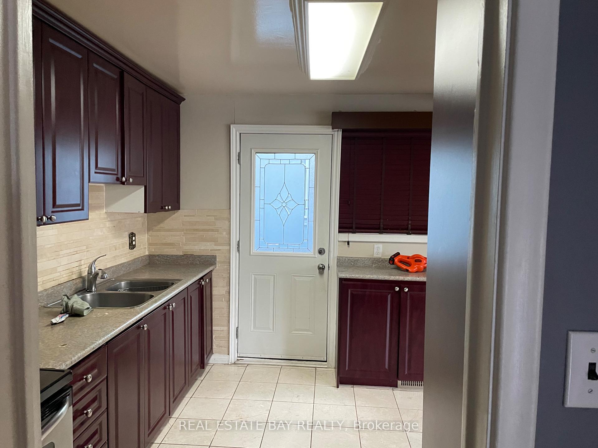 Photo 8 of 96 Taysham Crescent, Etobicoke, Thistletown-Beaumonde Heights — HOMEH