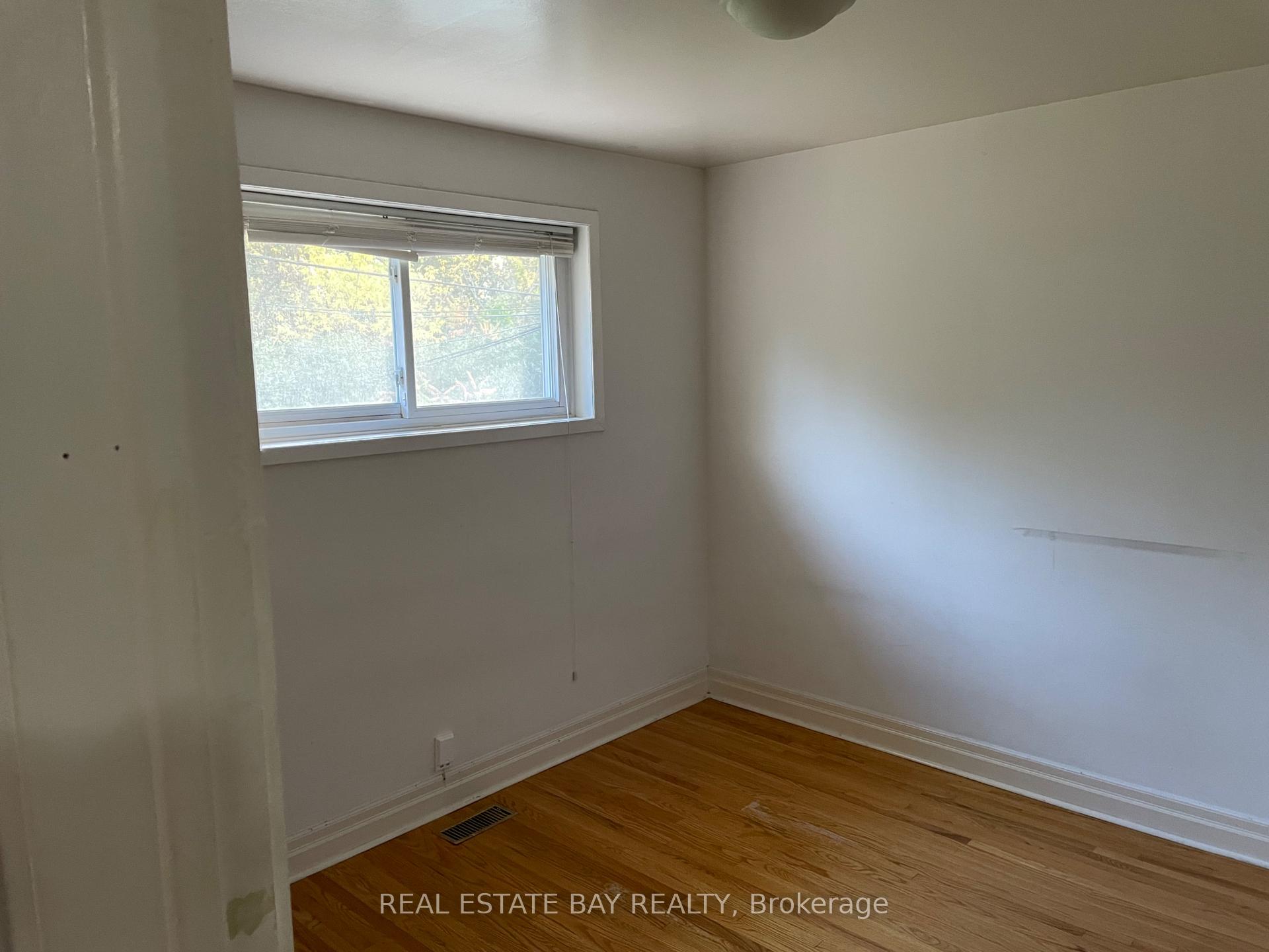 Photo 10 of 96 Taysham Crescent, Etobicoke, Thistletown-Beaumonde Heights — HOMEH