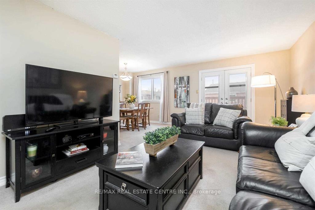 Photo 3 of 19 Rawling Crescent, Brampton, Heart Lake East — HOMEH