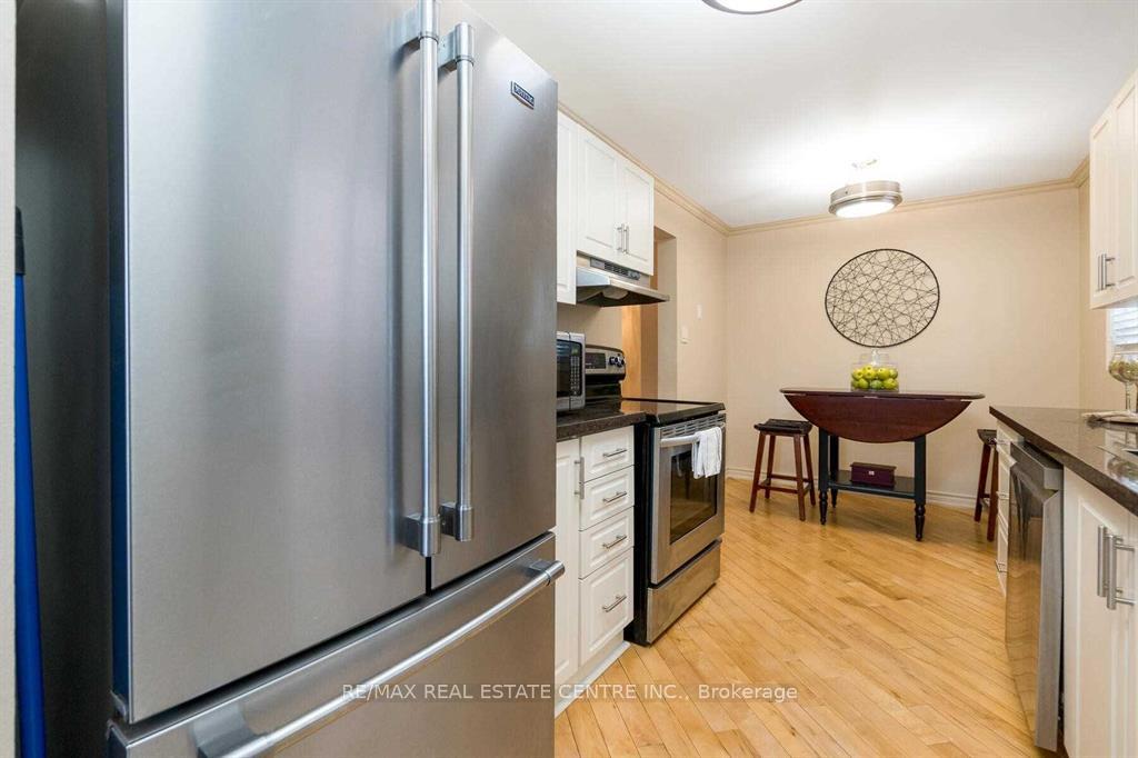 Photo 6 of 19 Rawling Crescent, Brampton, Heart Lake East — HOMEH