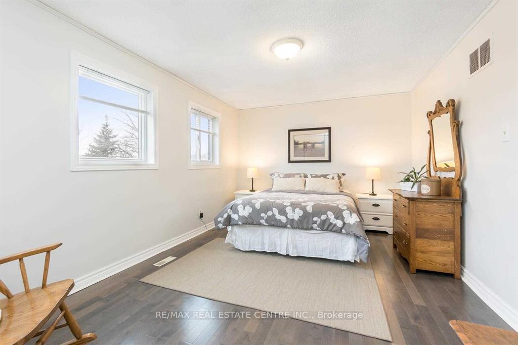 Photo 9 of 19 Rawling Crescent, Brampton, Heart Lake East — HOMEH