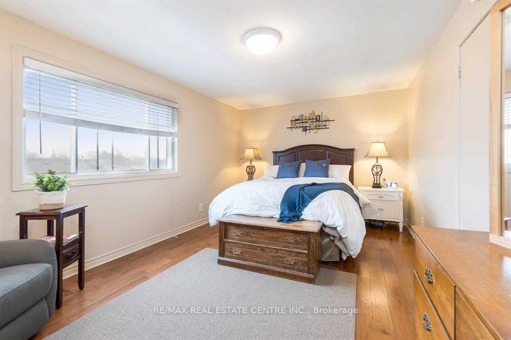Photo 14 of 19 Rawling Crescent, Brampton, Heart Lake East — HOMEH