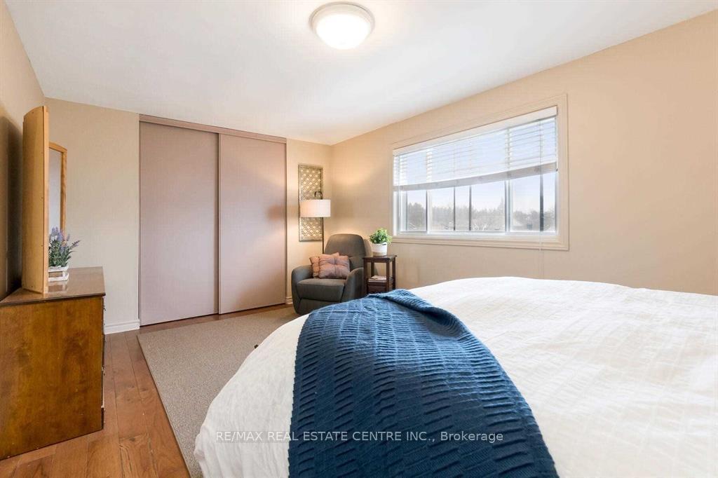 Photo 15 of 19 Rawling Crescent, Brampton, Heart Lake East — HOMEH