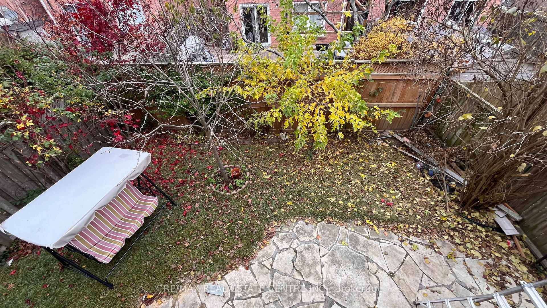 Photo 17 of 19 Rawling Crescent, Brampton, Heart Lake East — HOMEH