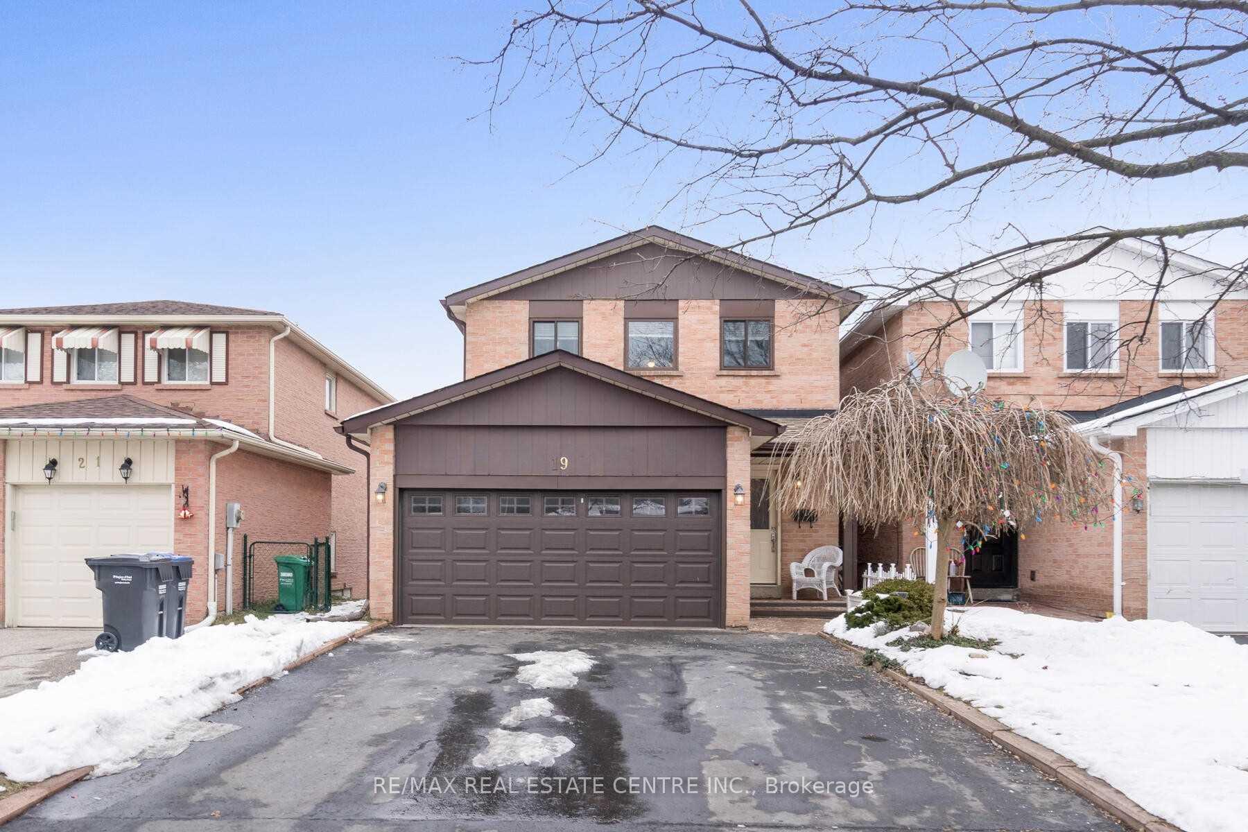 Photo 19 of 19 Rawling Crescent, Brampton, Heart Lake East — HOMEH