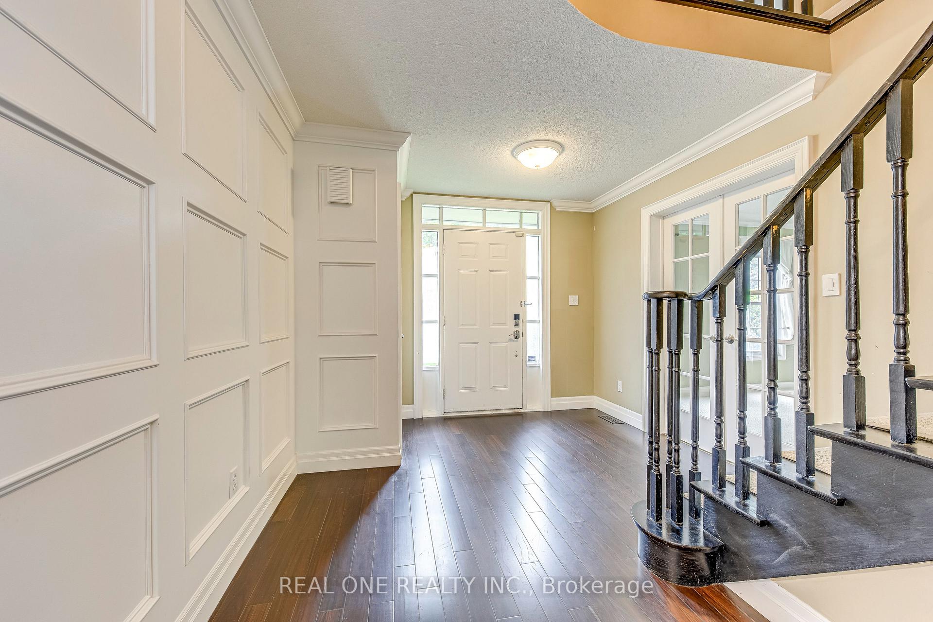 Photo 3 of 1236 Woodview Drive, Oakville, Glen Abbey — HOMEH
