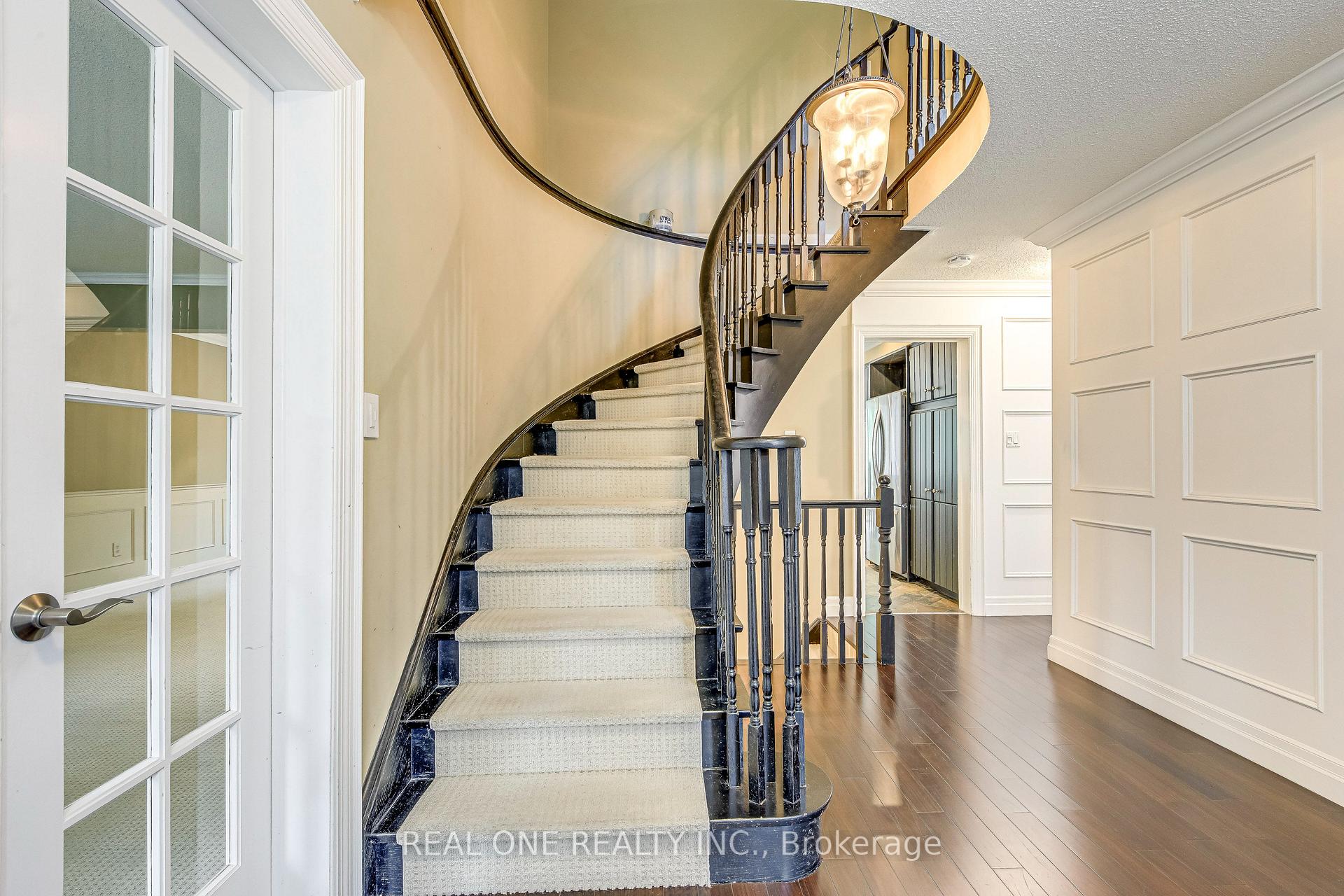 Photo 4 of 1236 Woodview Drive, Oakville, Glen Abbey — HOMEH