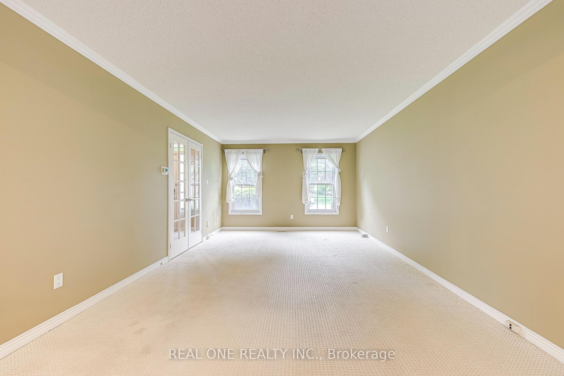Photo 5 of 1236 Woodview Drive, Oakville, Glen Abbey — HOMEH