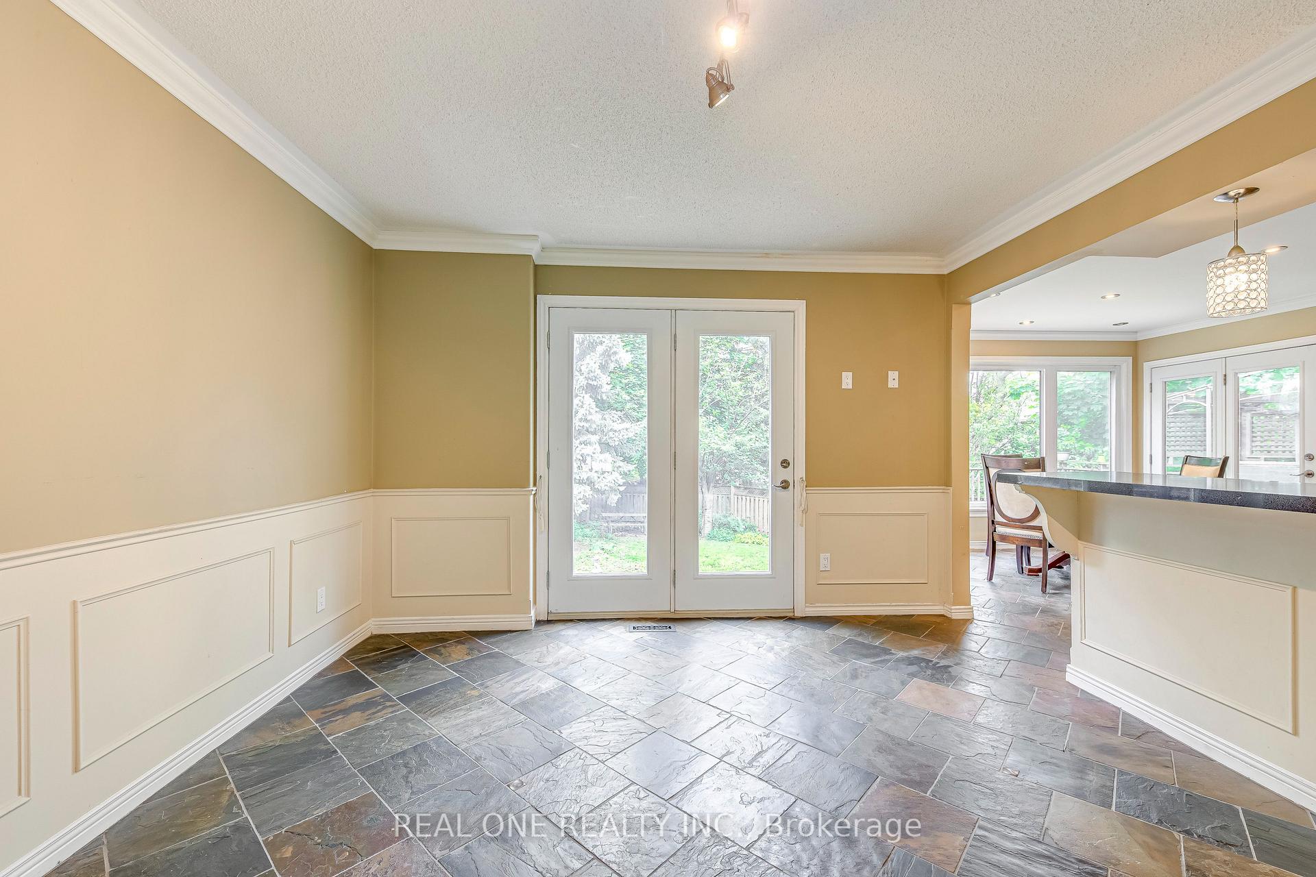 Photo 7 of 1236 Woodview Drive, Oakville, Glen Abbey — HOMEH