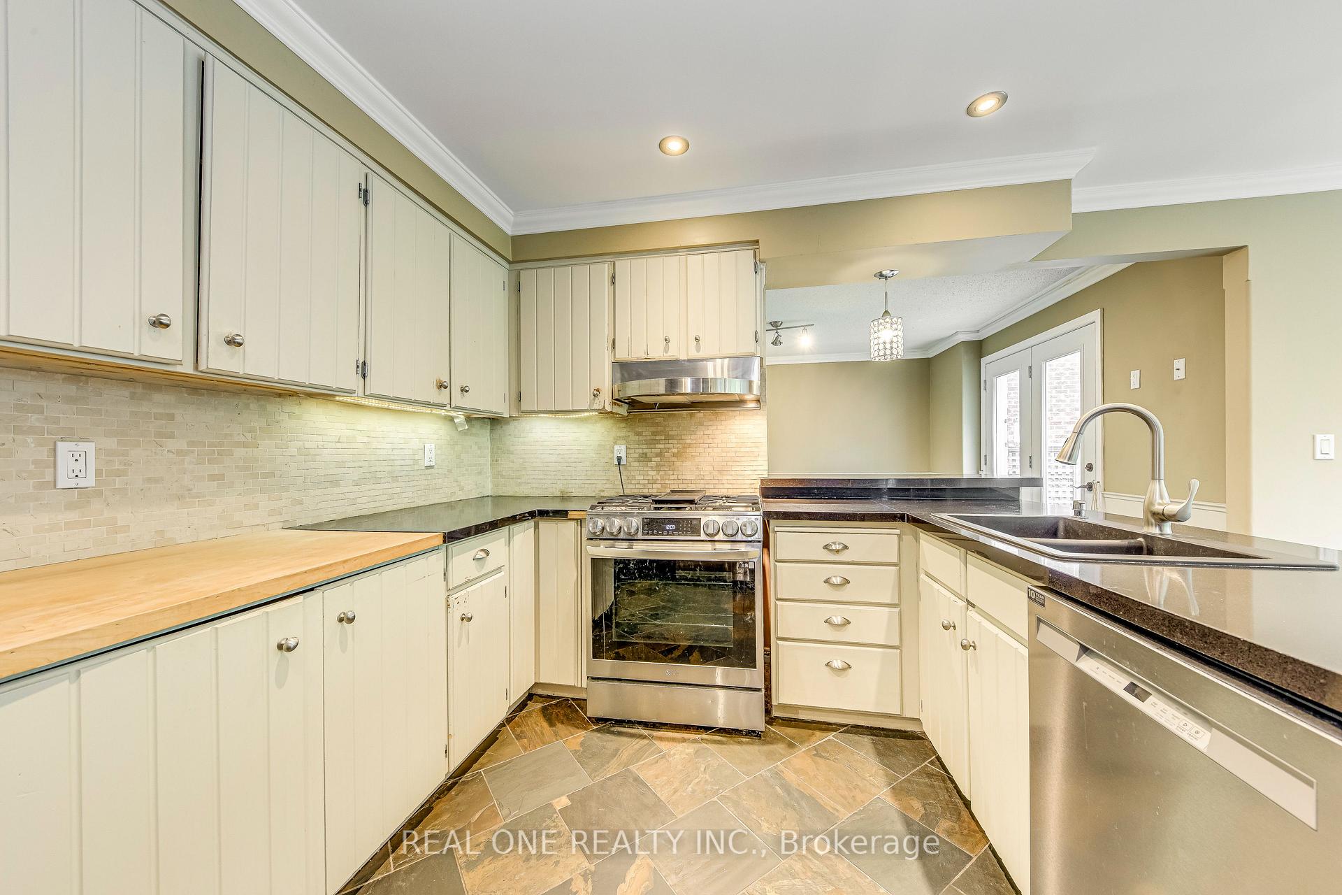Photo 11 of 1236 Woodview Drive, Oakville, Glen Abbey — HOMEH