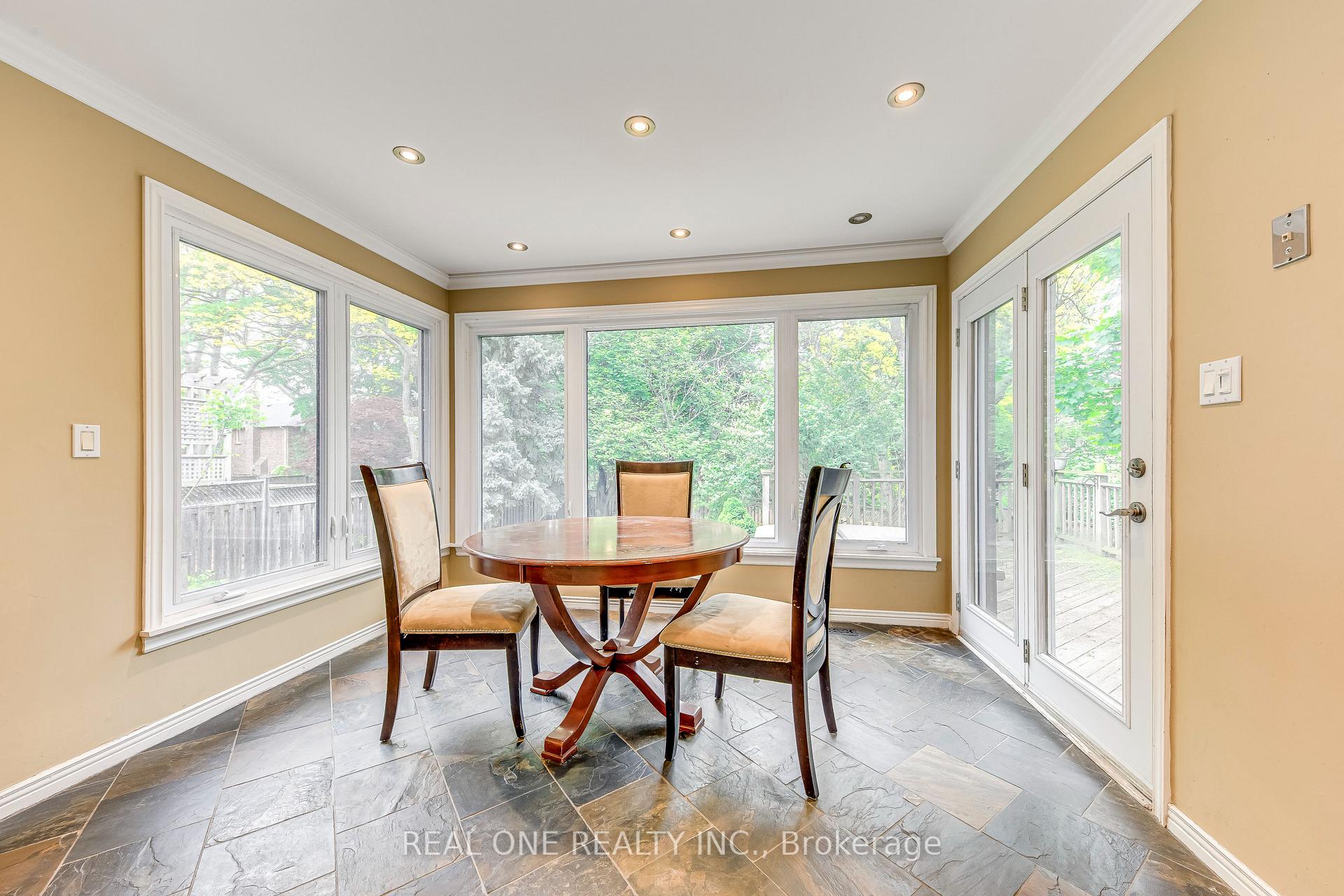 Photo 12 of 1236 Woodview Drive, Oakville, Glen Abbey — HOMEH