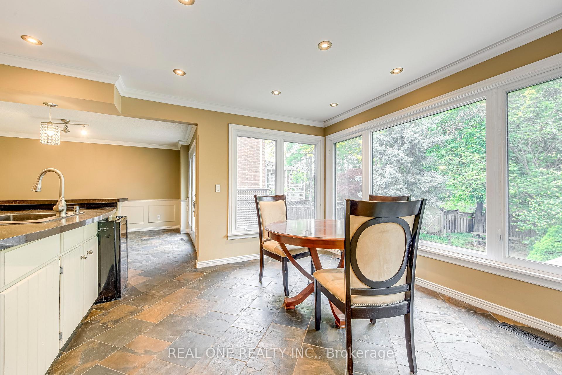 Photo 13 of 1236 Woodview Drive, Oakville, Glen Abbey — HOMEH